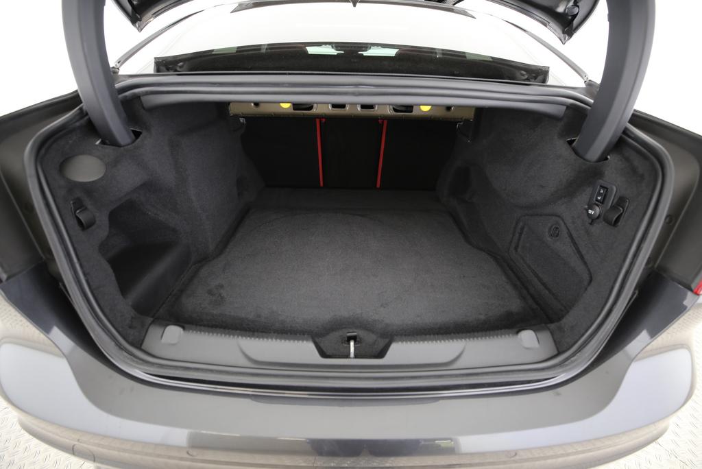 JAGUAR XE 2.0 T 300 Sport AWD-image-13