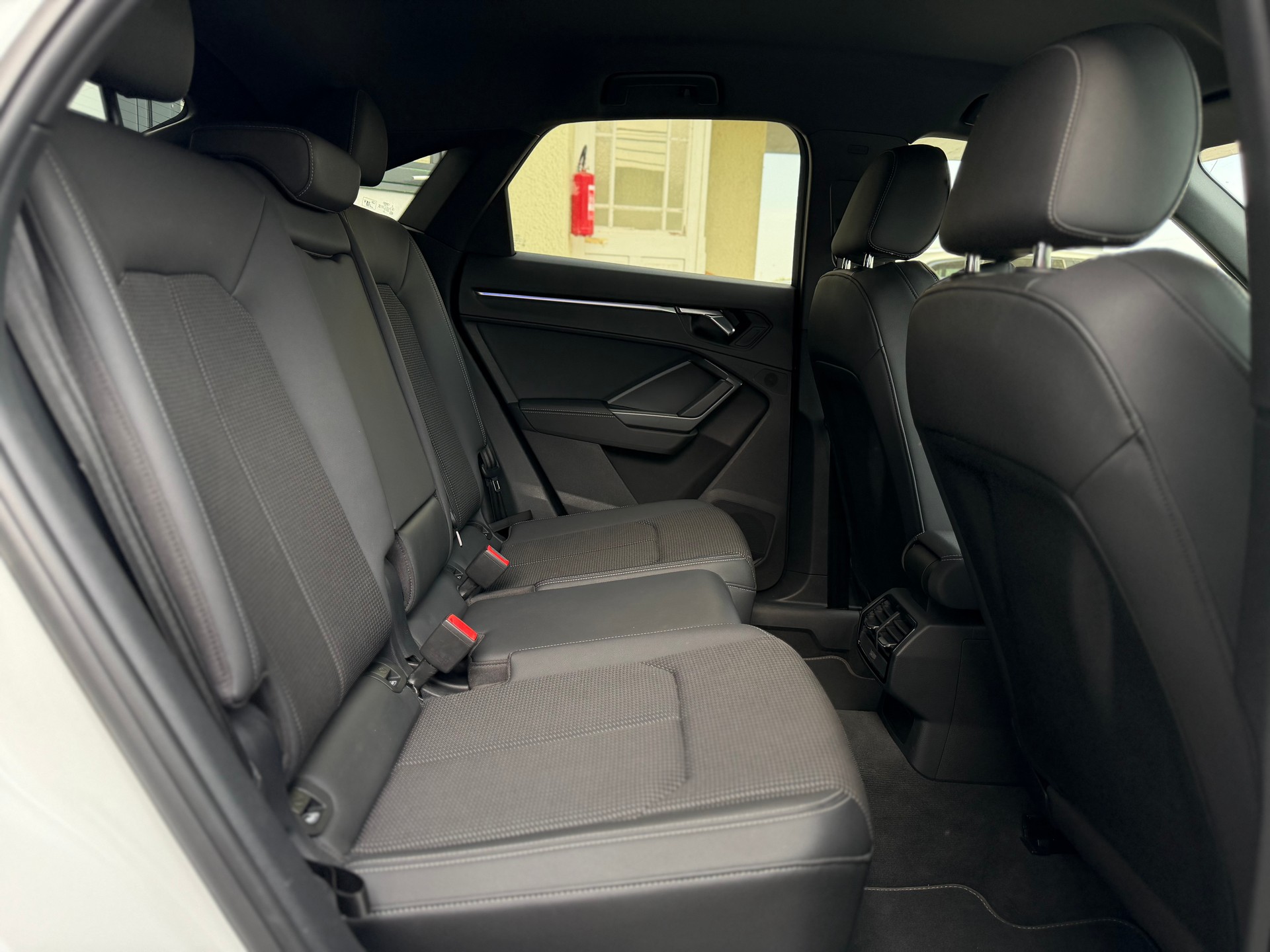 AUDI Q3 Sportback 35 TDI S line Attraction quattro S-tronic-image-13