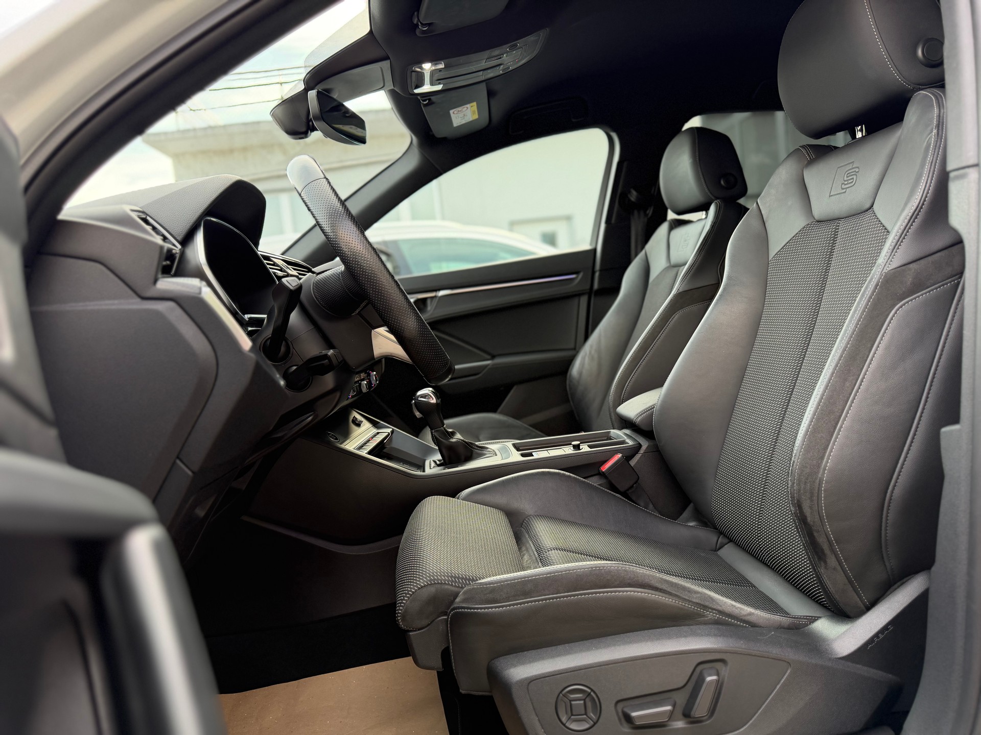 AUDI Q3 Sportback 35 TDI S line Attraction quattro S-tronic-image-10