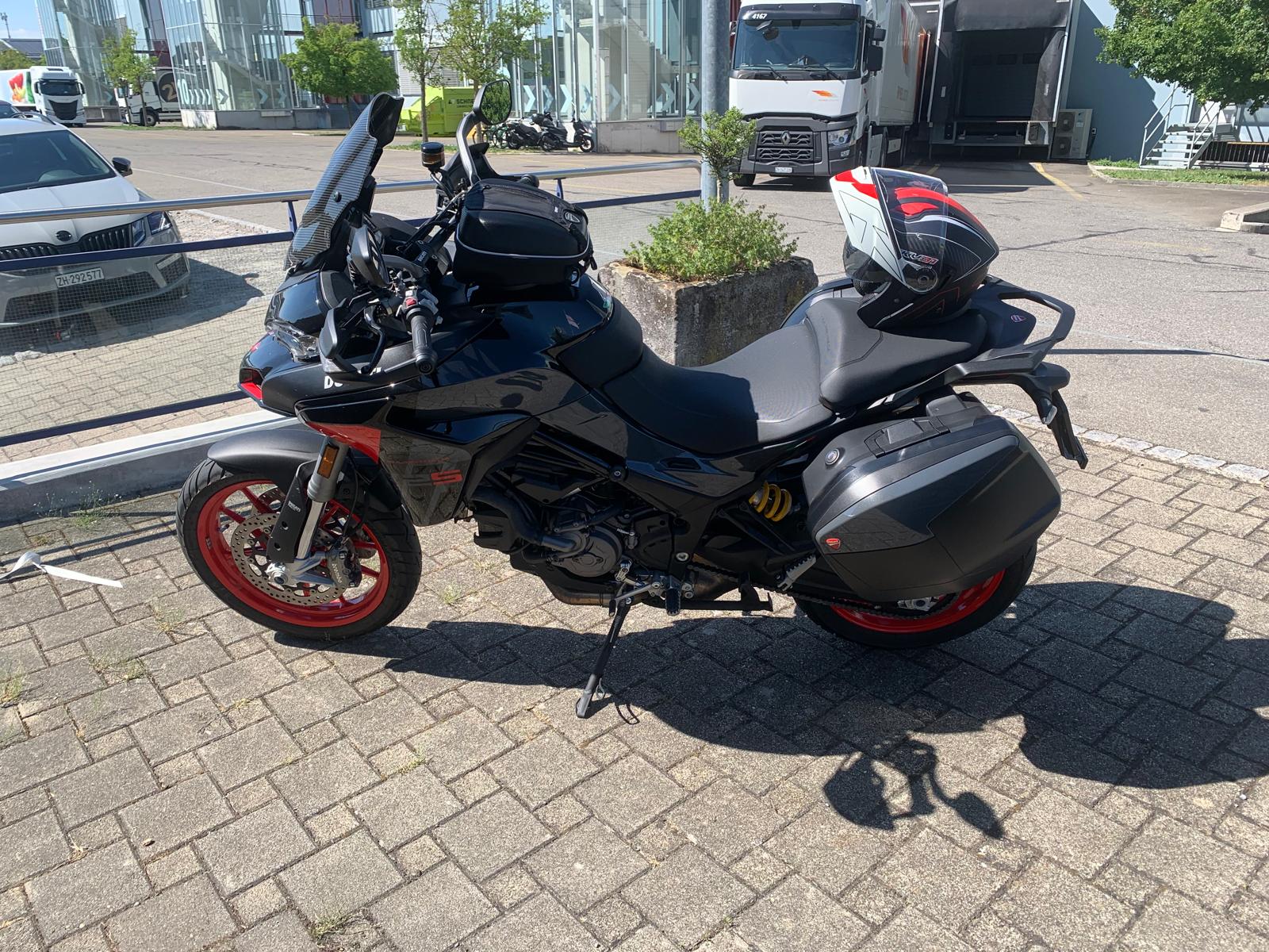 DUCATI Multistrada V2 S-showroom-element-1