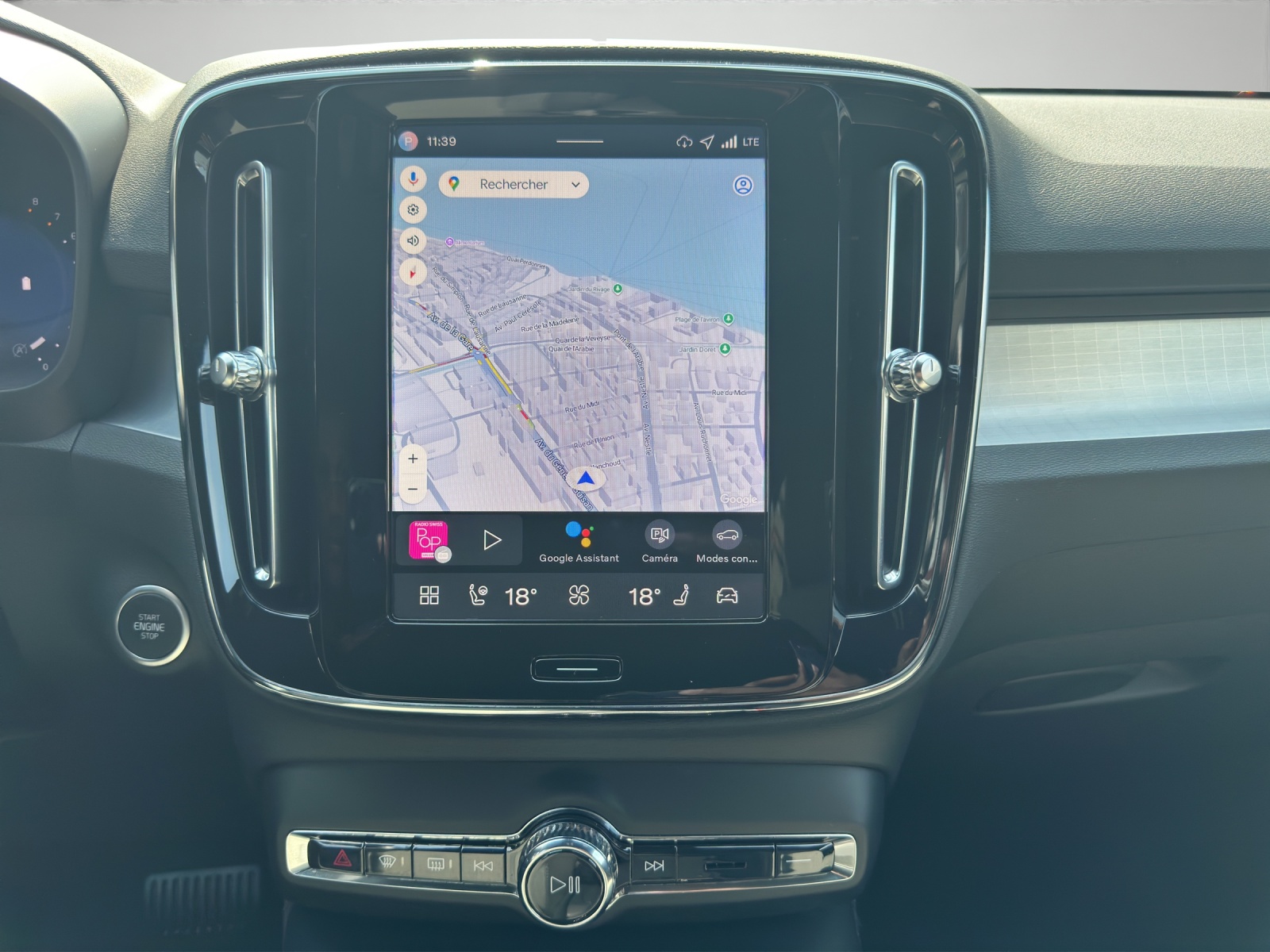 VOLVO XC40 2.0 B3 MH Plus Dark-image-11