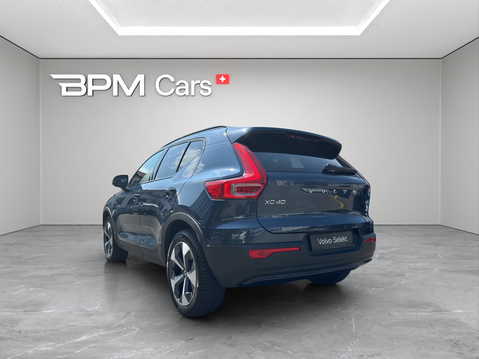 VOLVO XC40 2.0 B3 MH Plus Dark-image-5