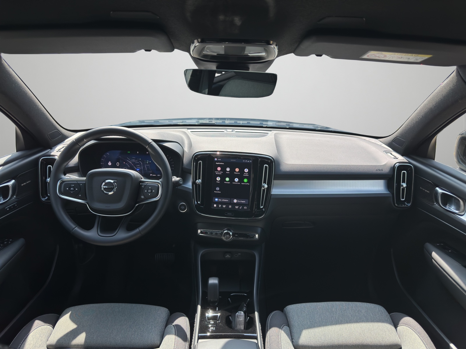 VOLVO XC40 2.0 B3 MH Plus Dark-image-12