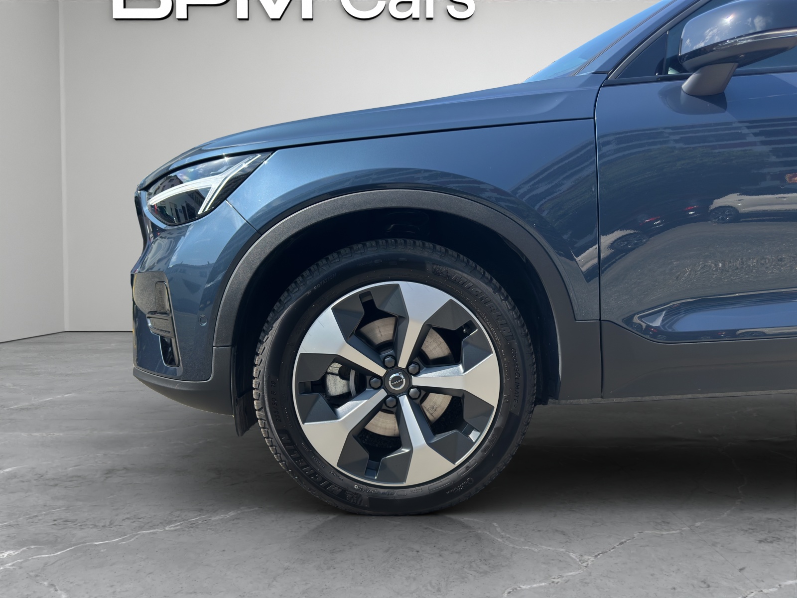 VOLVO XC40 2.0 B3 MH Plus Dark-image-7