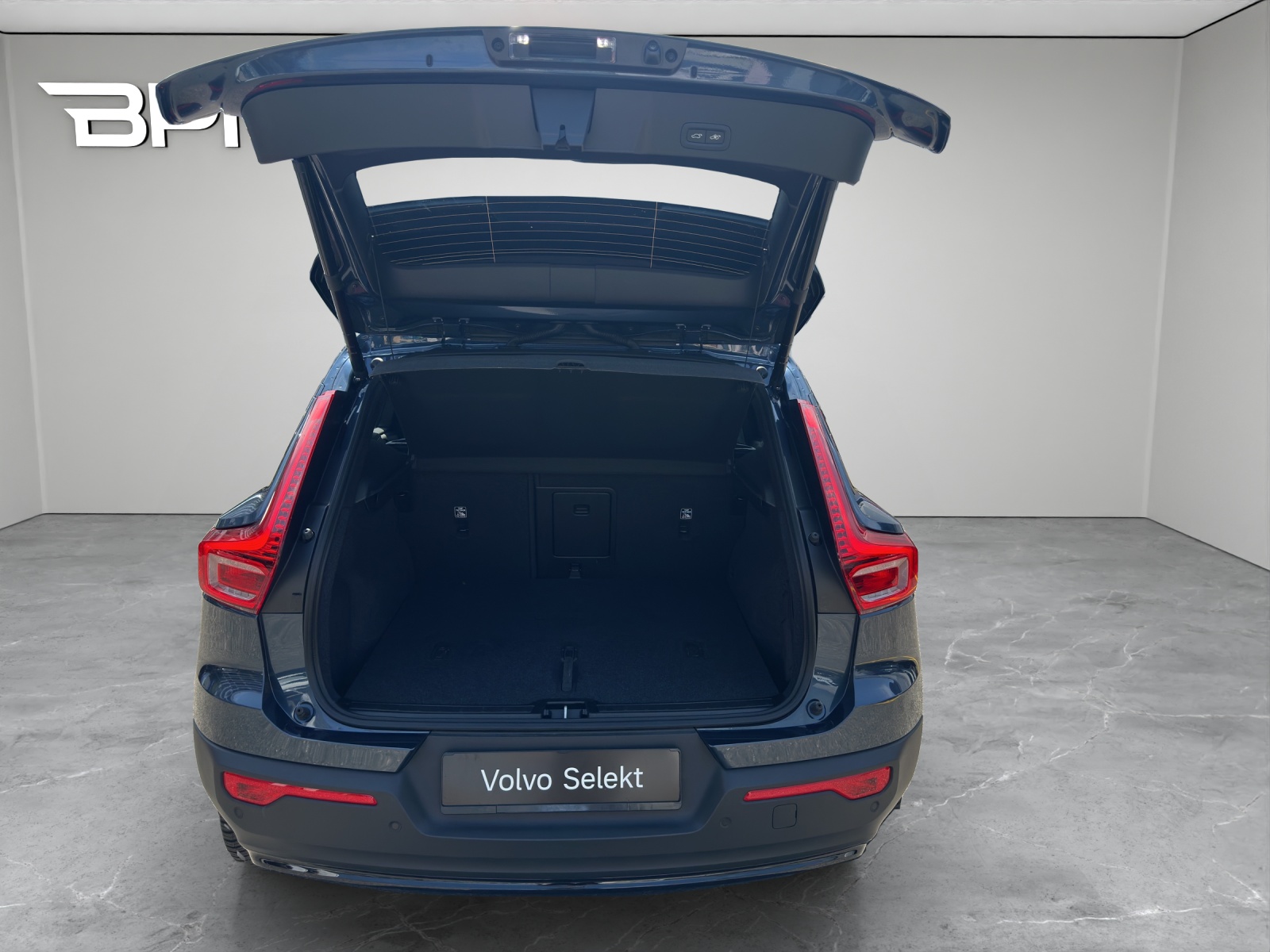 VOLVO XC40 2.0 B3 MH Plus Dark-image-13
