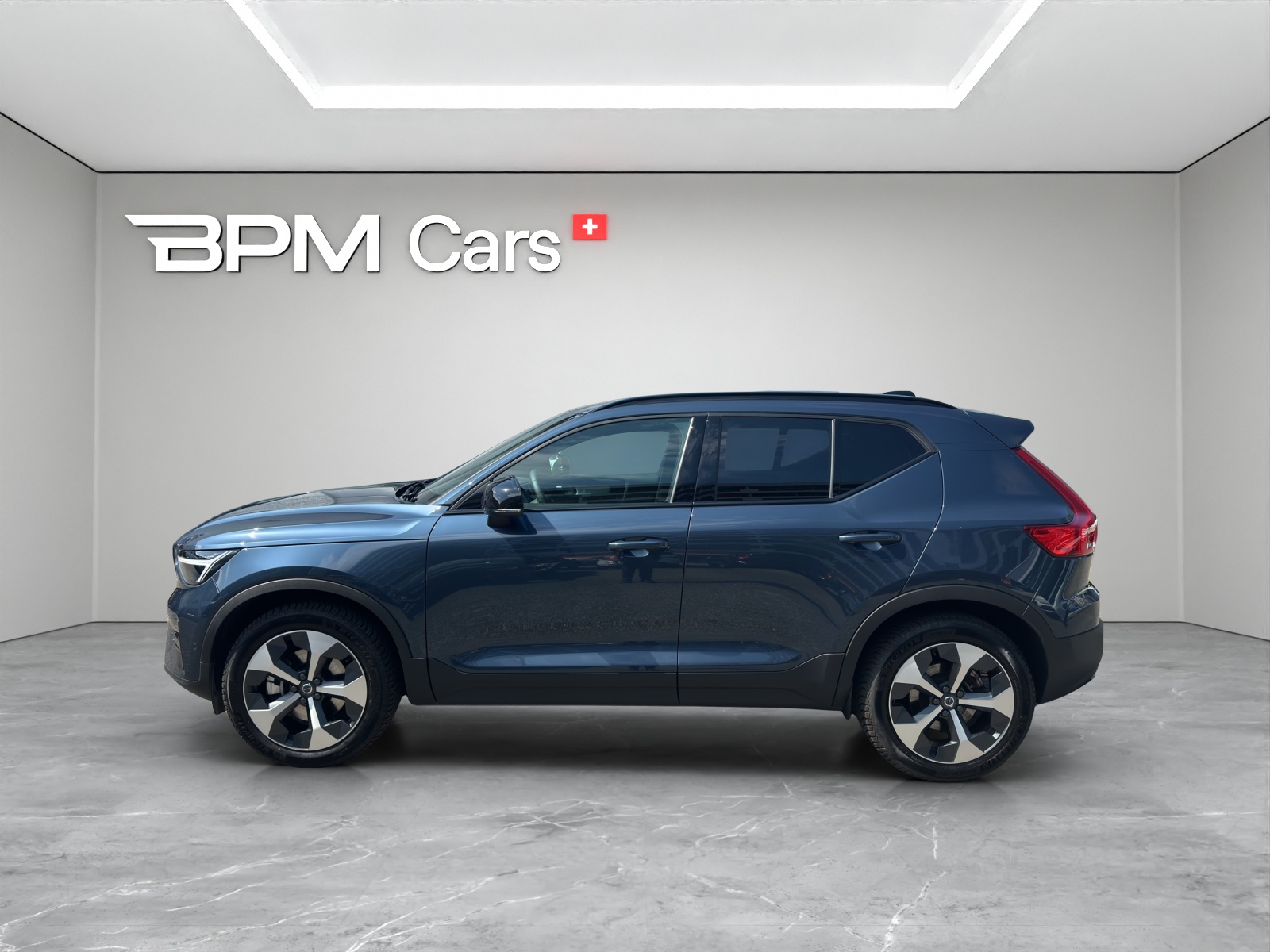 VOLVO XC40 2.0 B3 MH Plus Dark-image-14