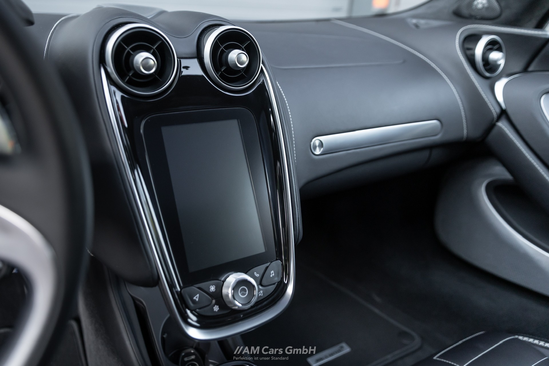 McLAREN GTS-image-9