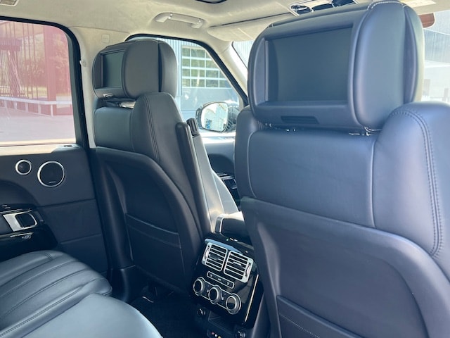 LAND ROVER 4.4 SDV8 Autobiography-image-2