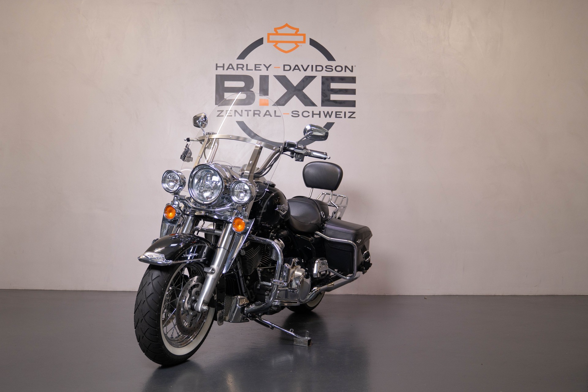 HARLEY-DAVIDSON FLHRC Road King Classic 107 ABS-image-2