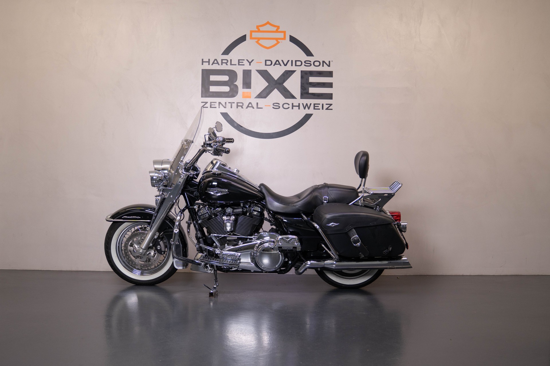 HARLEY-DAVIDSON FLHRC Road King Classic 107 ABS-image-1
