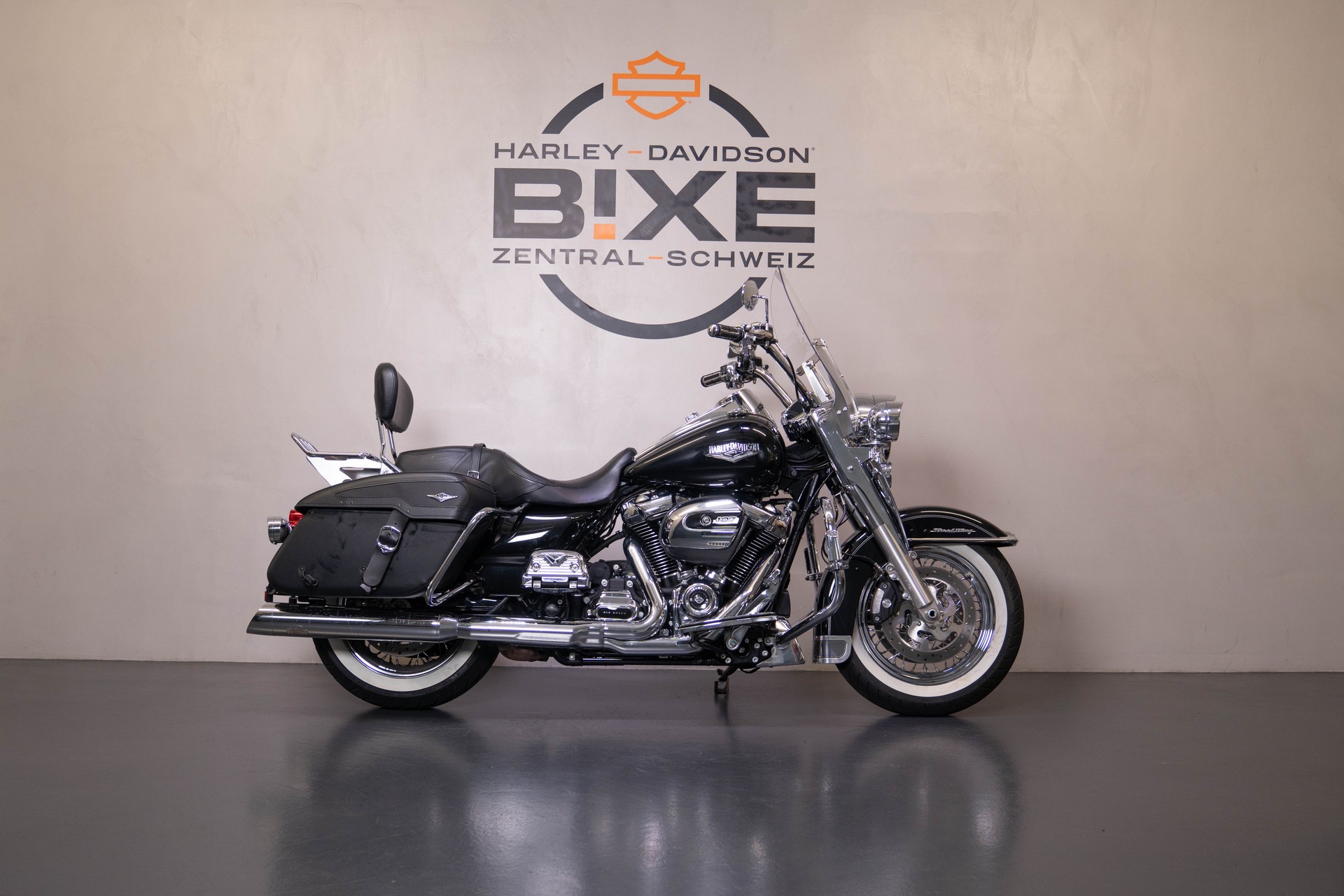 HARLEY-DAVIDSON FLHRC Road King Classic 107 ABS-image-0