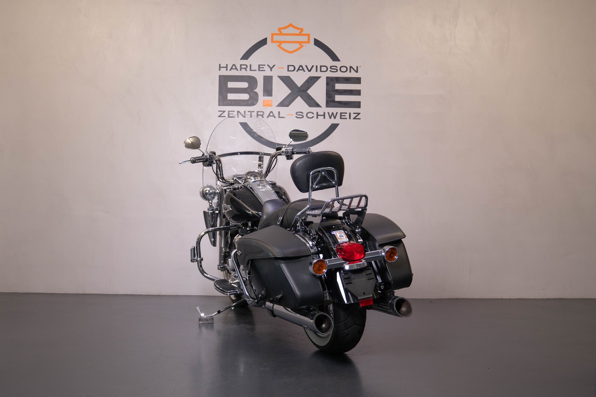 HARLEY-DAVIDSON FLHRC Road King Classic 107 ABS-image-3
