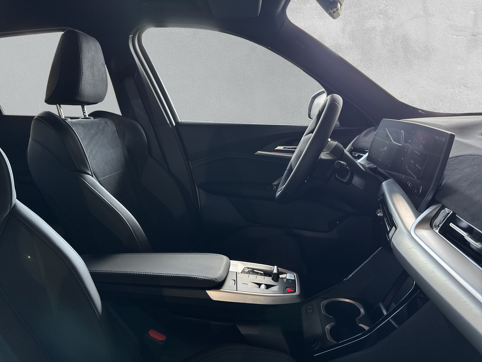 BMW iX1 xDrive 30 M Sport-image-13