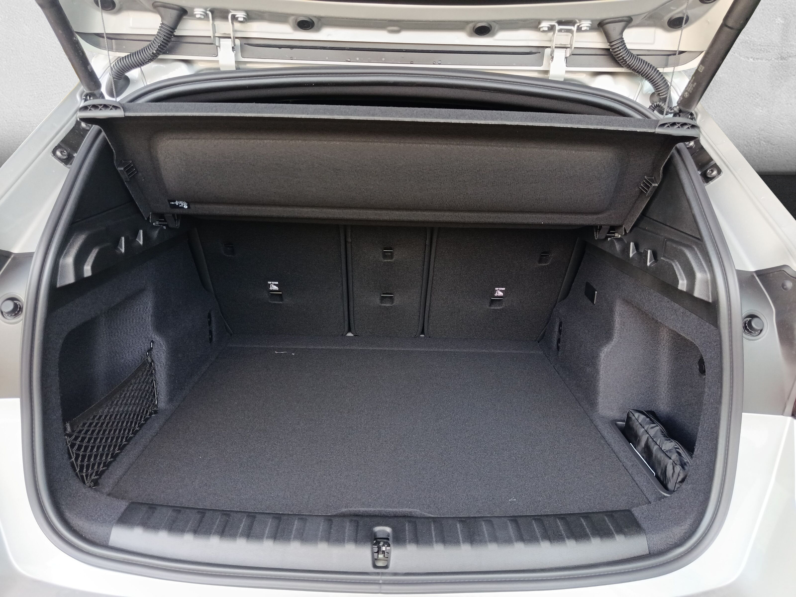 BMW iX1 xDrive 30 M Sport-image-10