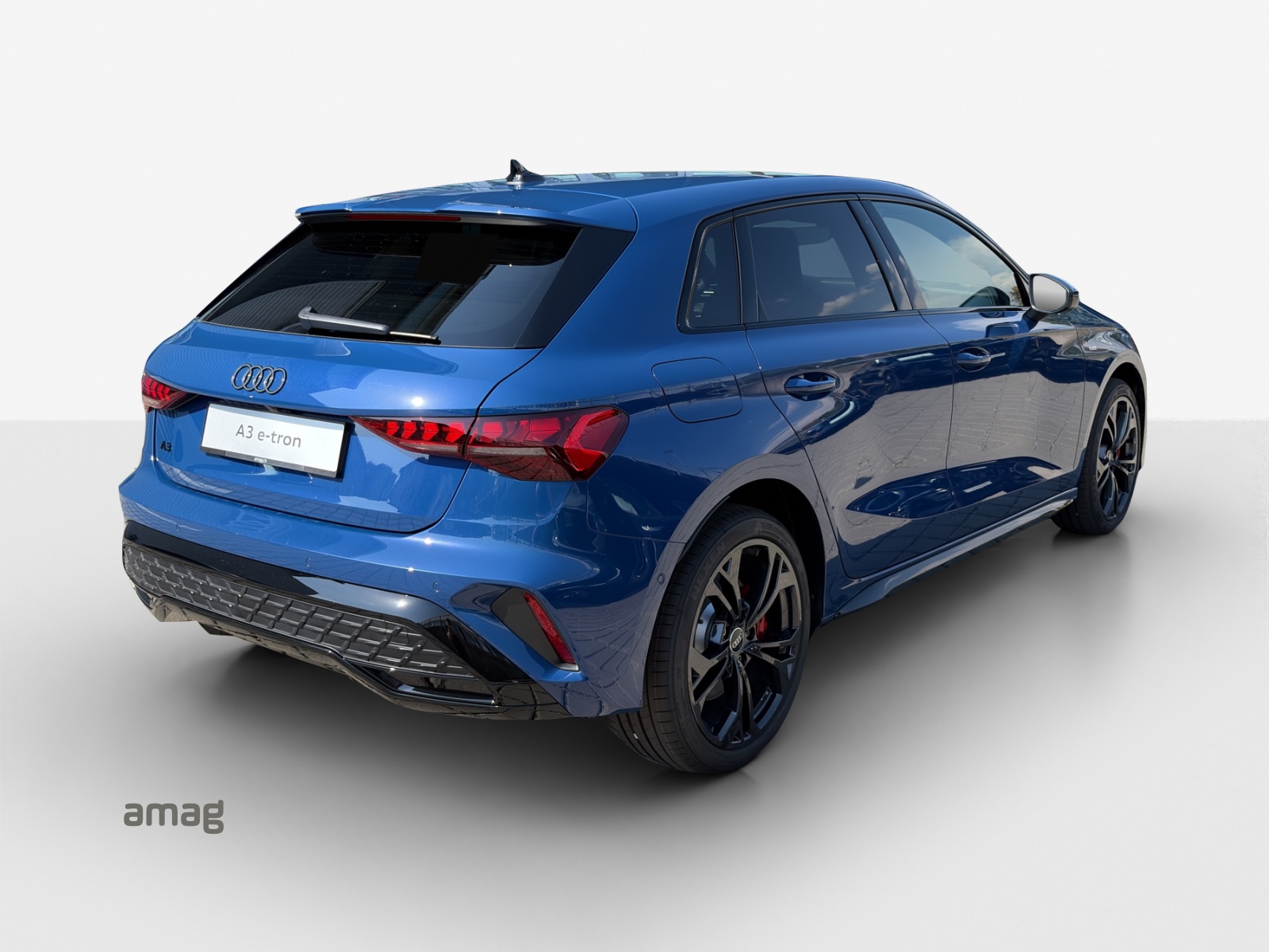 AUDI A3 Sportback TFSI e 200 kW S line Attraction S tronic-image-4