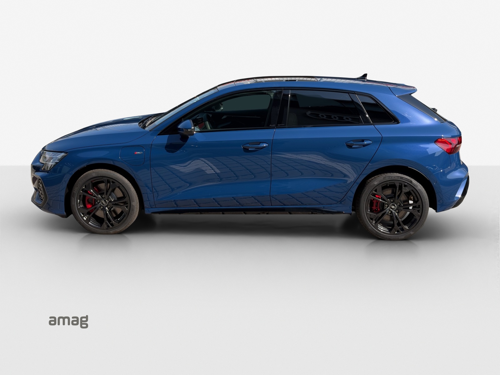 AUDI A3 Sportback TFSI e 200 kW S line Attraction S tronic-showroom-element-1