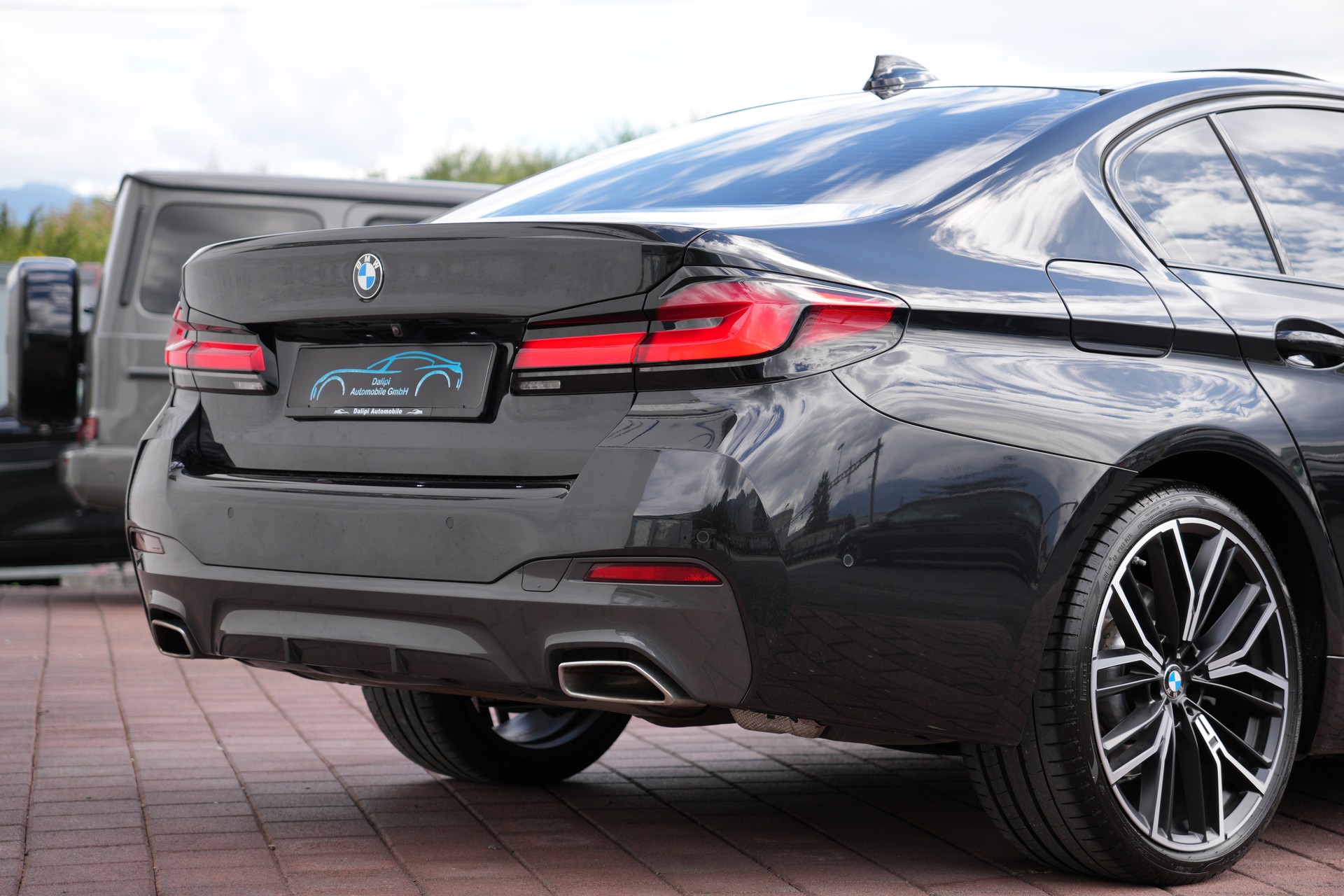 BMW 530i xDrive 48V Pure M Sport Steptronic-showroom-element-3