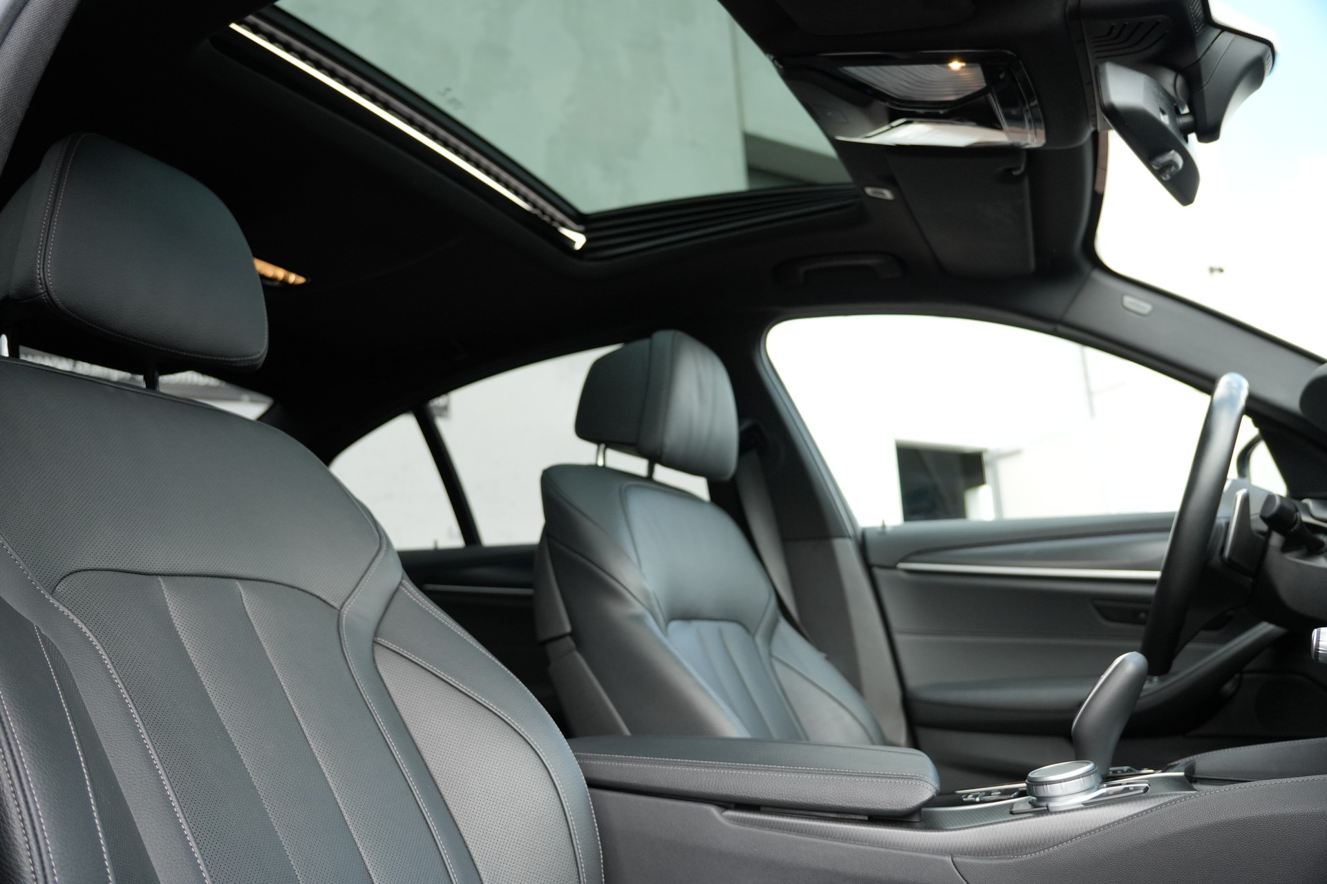 BMW 530i xDrive 48V Pure M Sport Steptronic-image-15