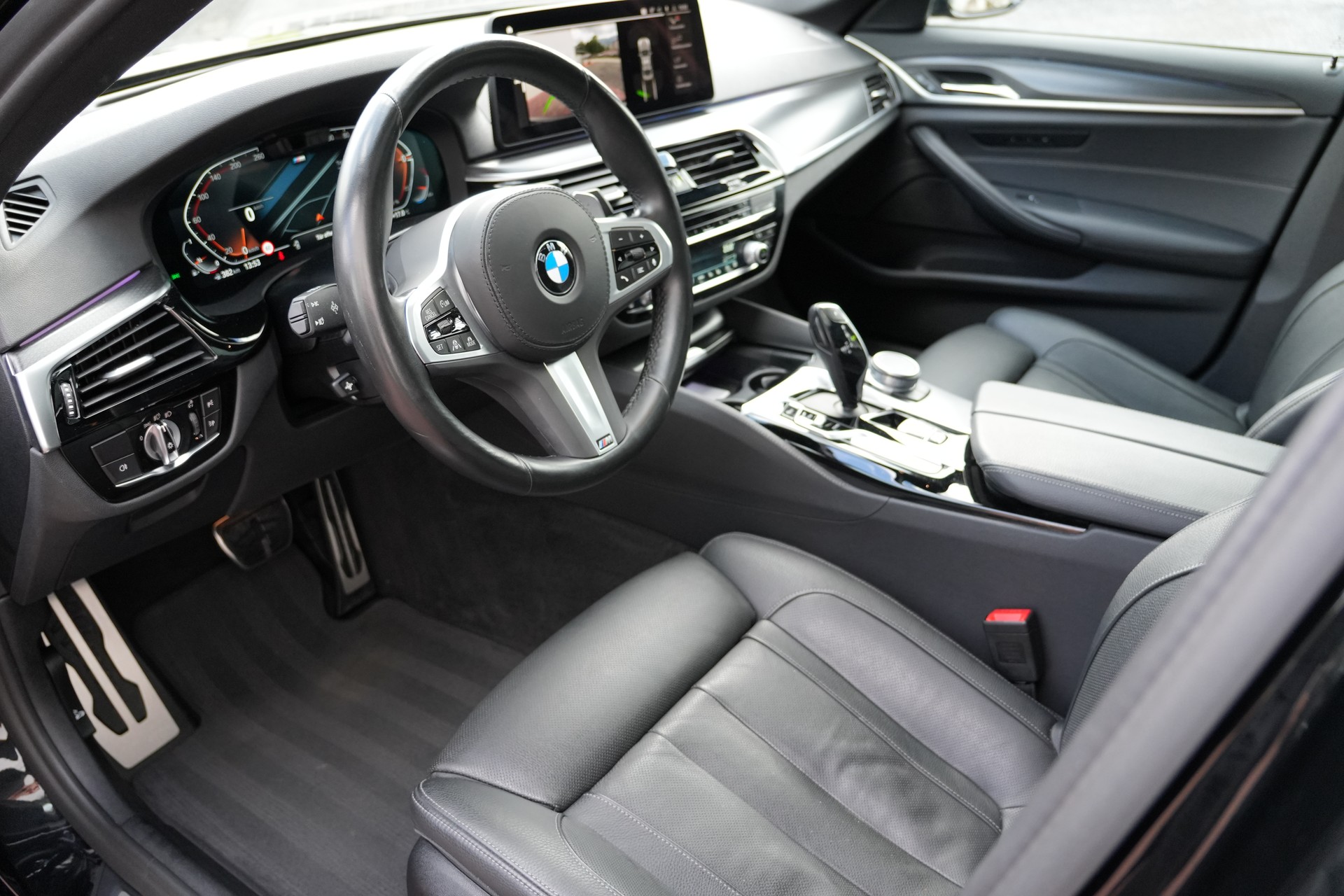 BMW 530i xDrive 48V Pure M Sport Steptronic-image-12