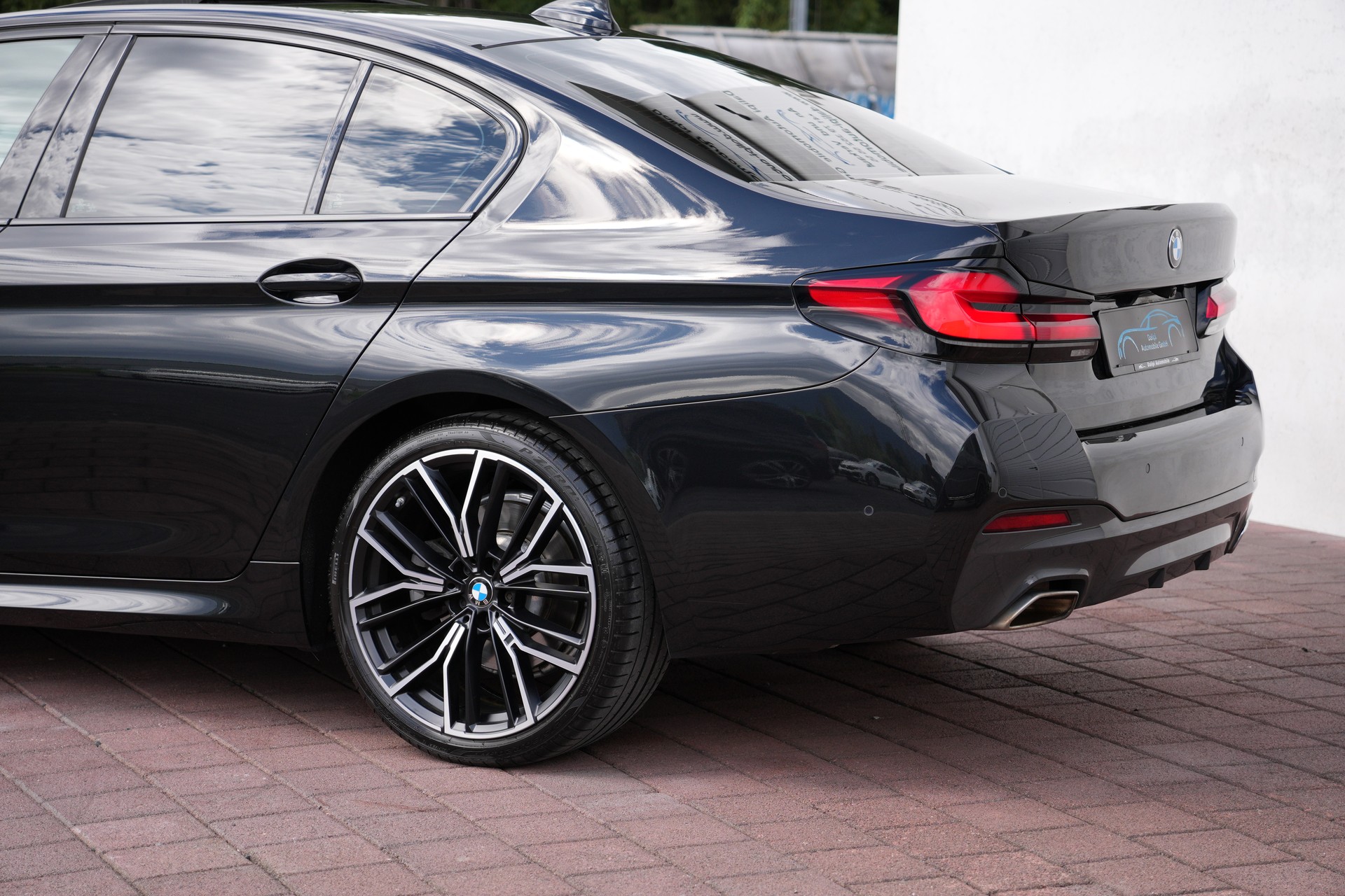 BMW 530i xDrive 48V Pure M Sport Steptronic-showroom-element-2