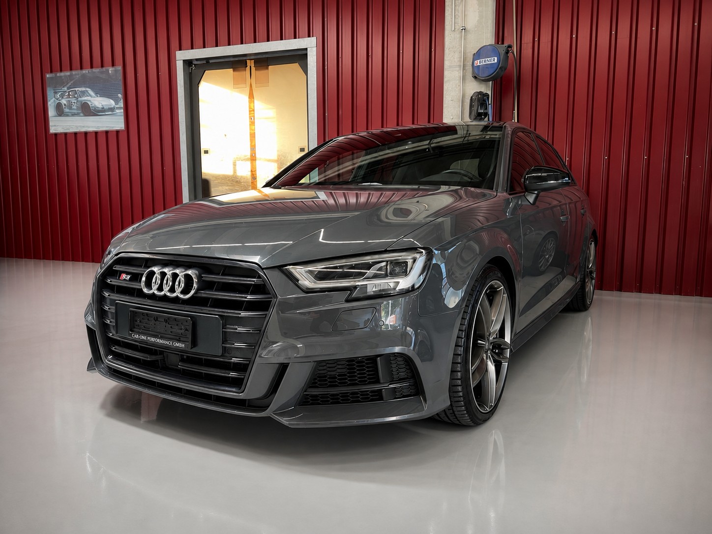 AUDI S3 Sportback 2.0 TFSI quattro S-tronic-showroom-element-1