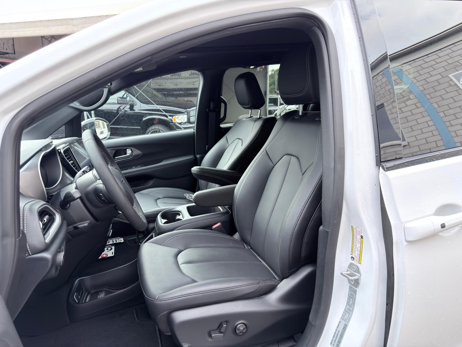 CHRYSLER PACIFICA 3.6-V6 FAV 7 Plätzer-showroom-element-3