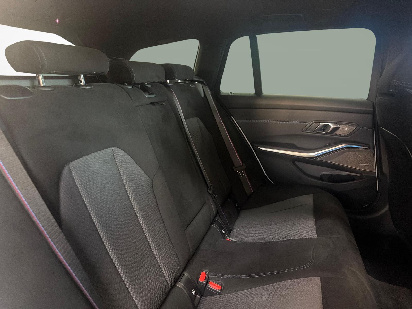 BMW 330e xDrive SAG Touring-image-18