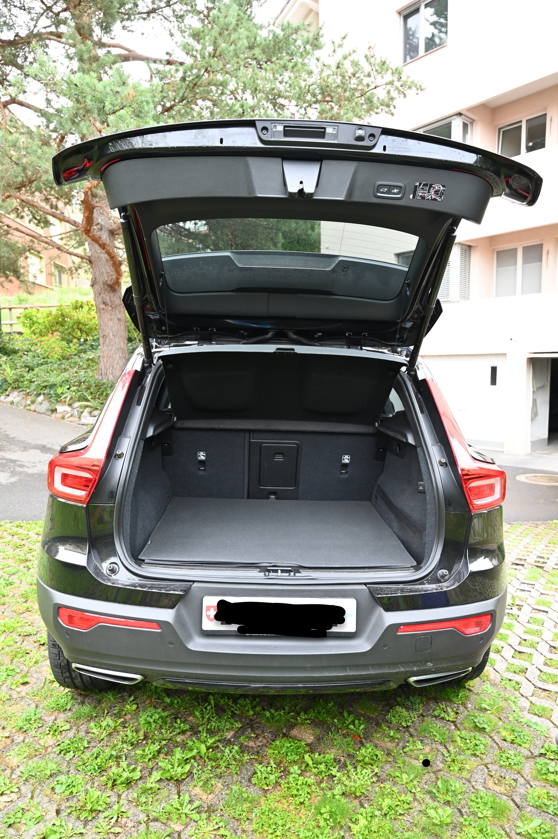 VOLVO 2.0 T5 R-Design AWD-image-2