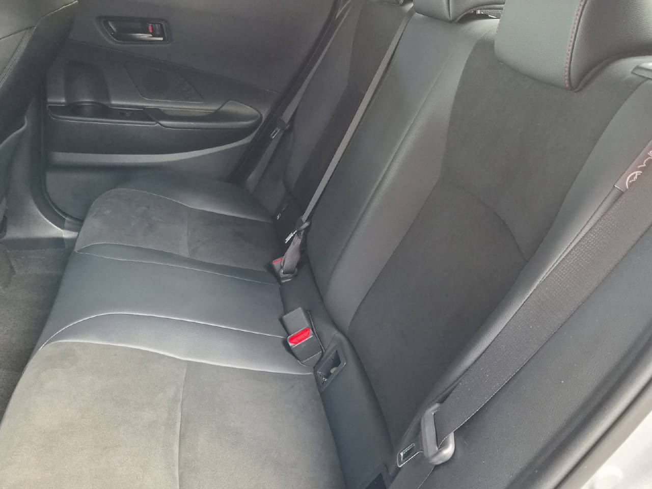 TOYOTA C-HR 2.0 HEV GR Sport 4x4-image-11