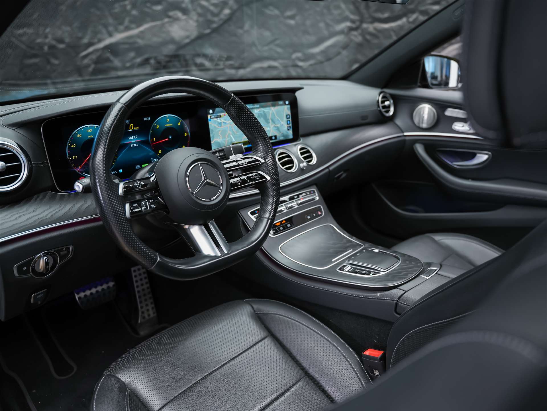 MERCEDES-BENZ E 220 d AMG Line 4Matic 9G-Tronic Panorama*Sitzbelüftung*Lenkradheizung*Burmester*-image-8