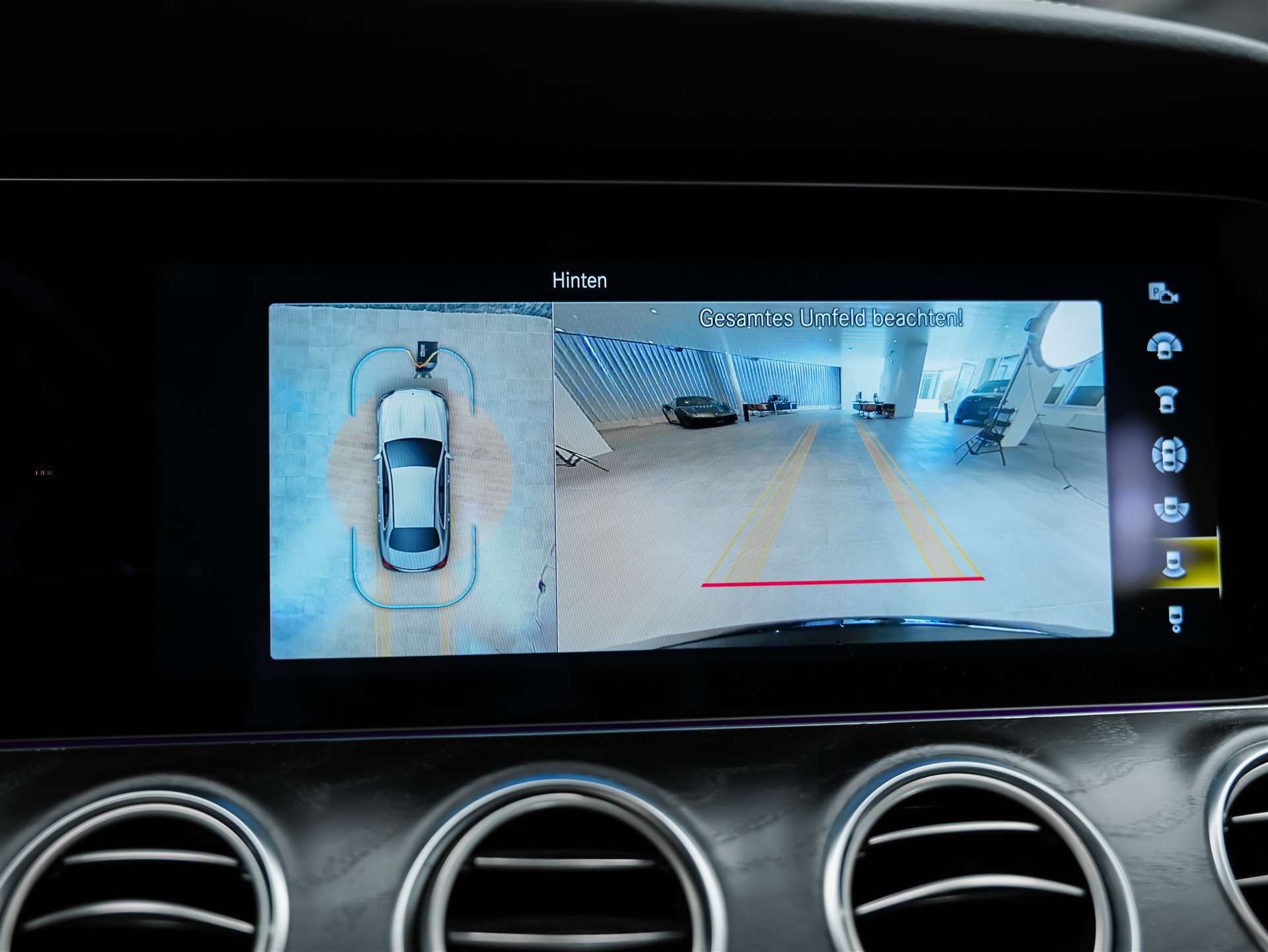 MERCEDES-BENZ E 220 d AMG Line 4Matic 9G-Tronic Panorama*Sitzbelüftung*Lenkradheizung*Burmester*-image-48