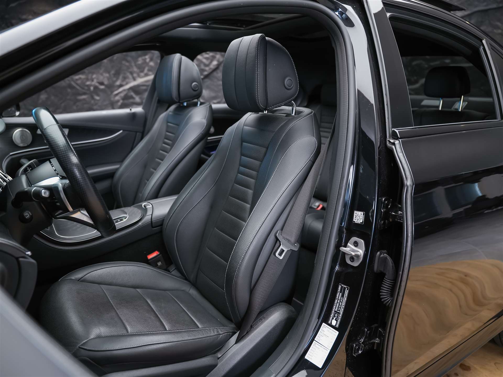 MERCEDES-BENZ E 220 d AMG Line 4Matic 9G-Tronic Panorama*Sitzbelüftung*Lenkradheizung*Burmester*-image-9