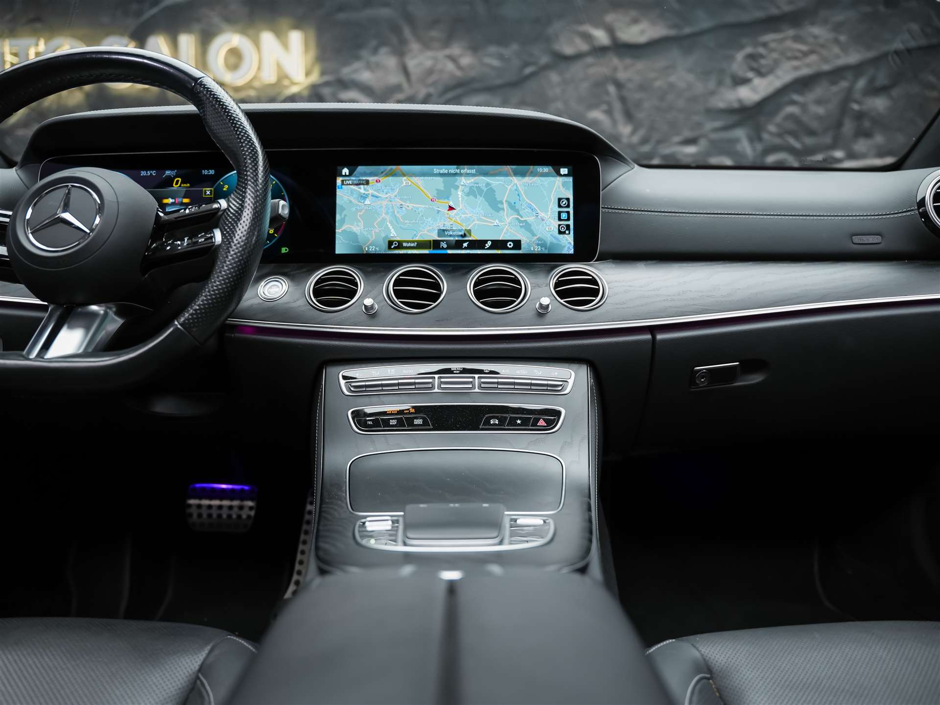 MERCEDES-BENZ E 220 d AMG Line 4Matic 9G-Tronic Panorama*Sitzbelüftung*Lenkradheizung*Burmester*-image-22
