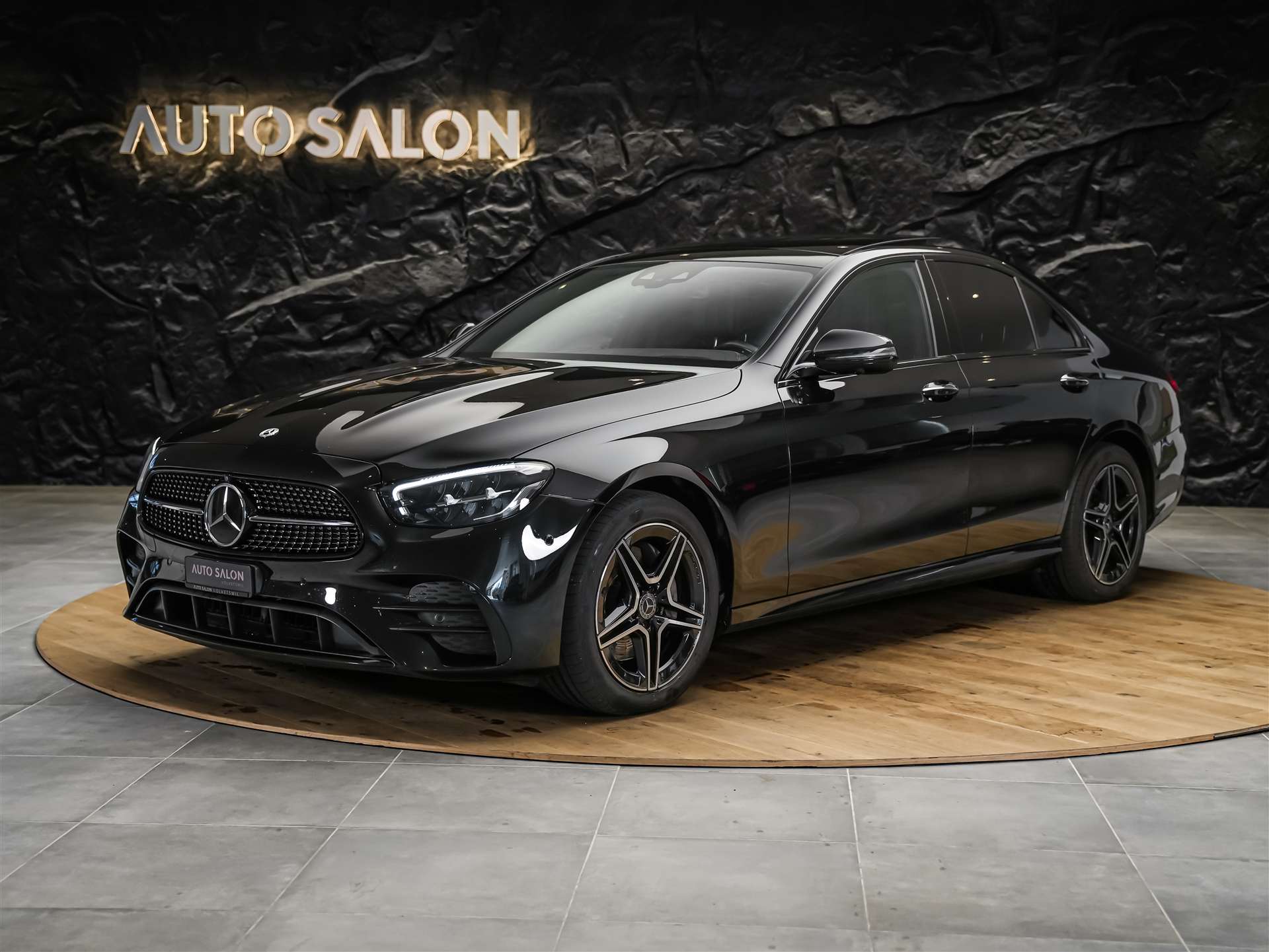 MERCEDES-BENZ E 220 d AMG Line 4Matic 9G-Tronic Panorama*Sitzbelüftung*Lenkradheizung*Burmester*-showroom-element-1