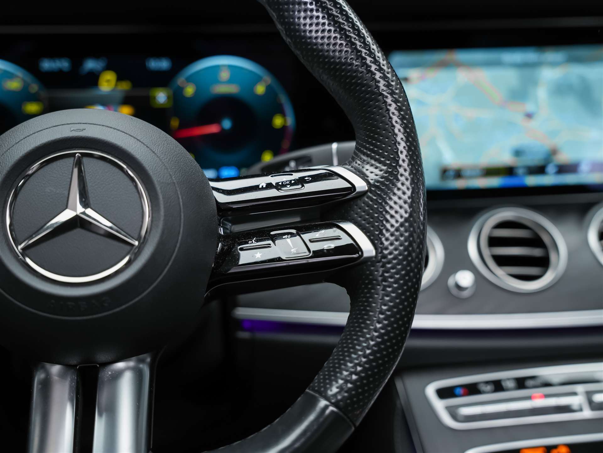 MERCEDES-BENZ E 220 d AMG Line 4Matic 9G-Tronic Panorama*Sitzbelüftung*Lenkradheizung*Burmester*-image-31