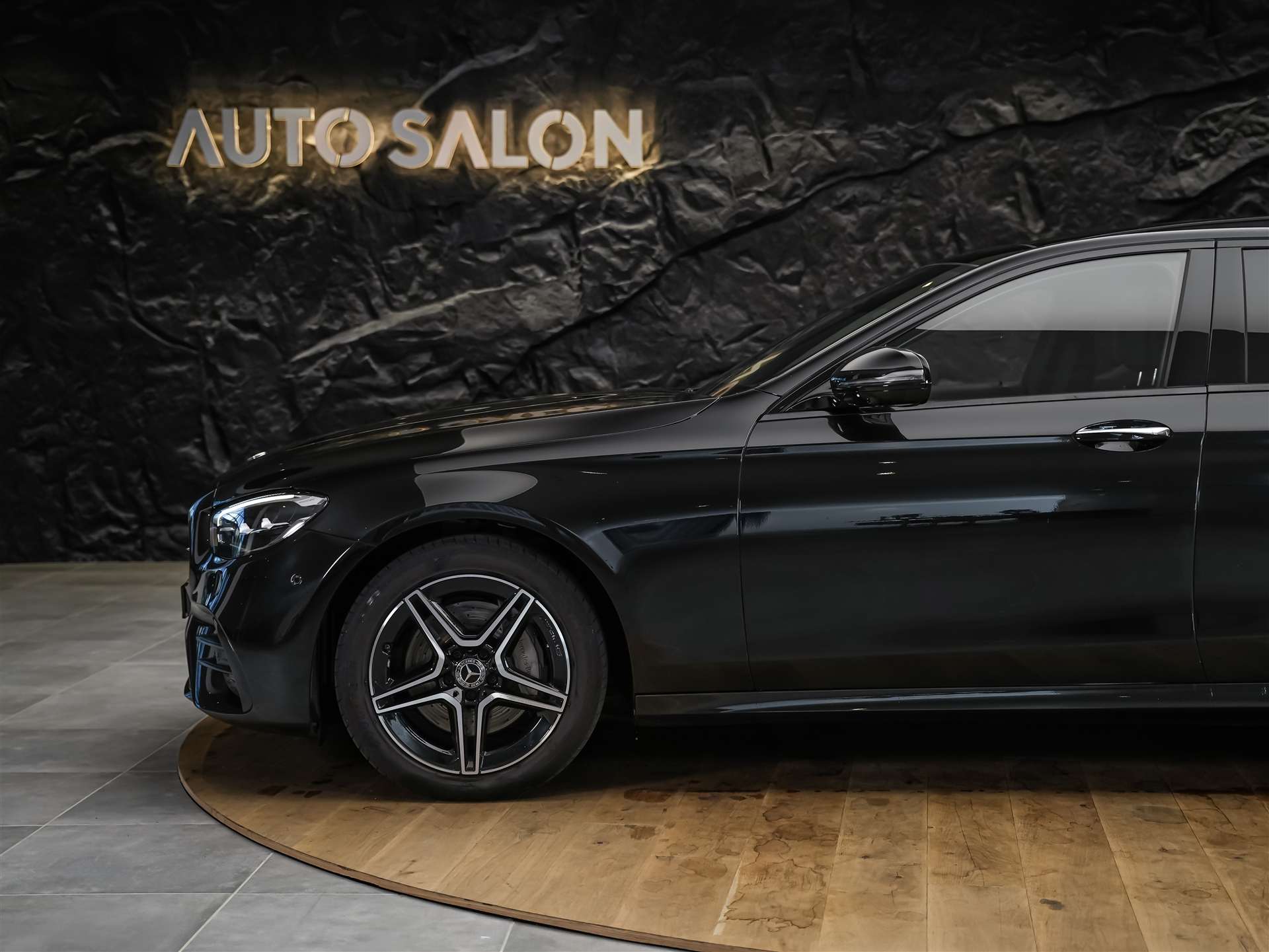 MERCEDES-BENZ E 220 d AMG Line 4Matic 9G-Tronic Panorama*Sitzbelüftung*Lenkradheizung*Burmester*-image-18