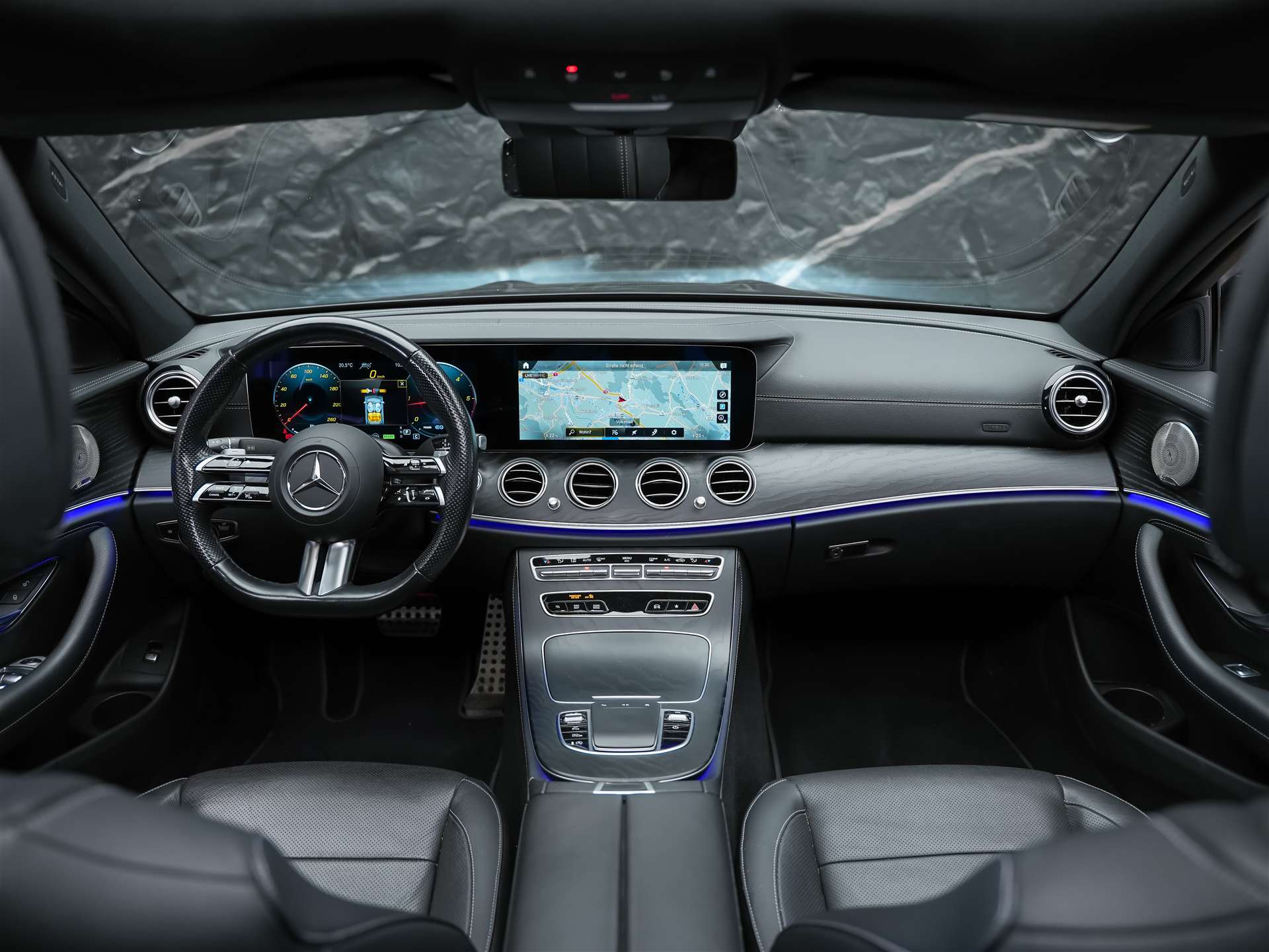 MERCEDES-BENZ E 220 d AMG Line 4Matic 9G-Tronic Panorama*Sitzbelüftung*Lenkradheizung*Burmester*-image-21