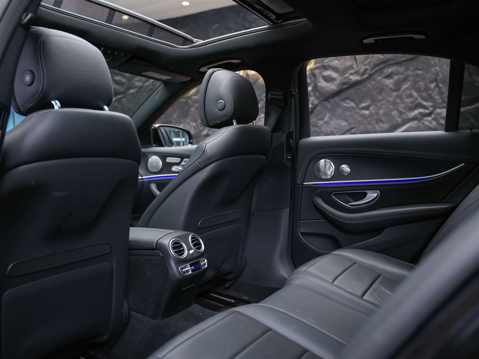MERCEDES-BENZ E 220 d AMG Line 4Matic 9G-Tronic Panorama*Sitzbelüftung*Lenkradheizung*Burmester*-image-12