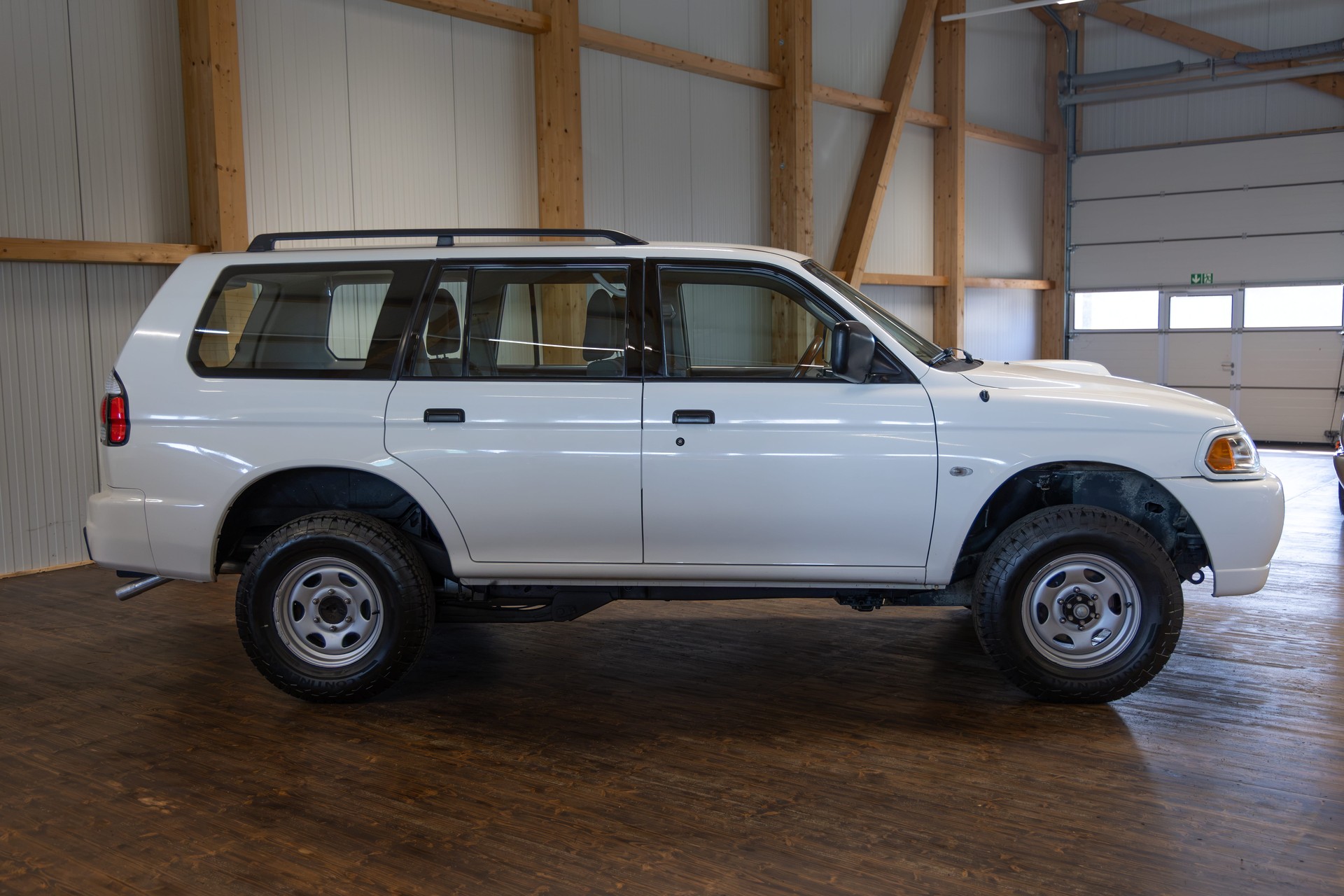 MITSUBISHI Pajero Sport 2.5TD Instyle-showroom-element-3