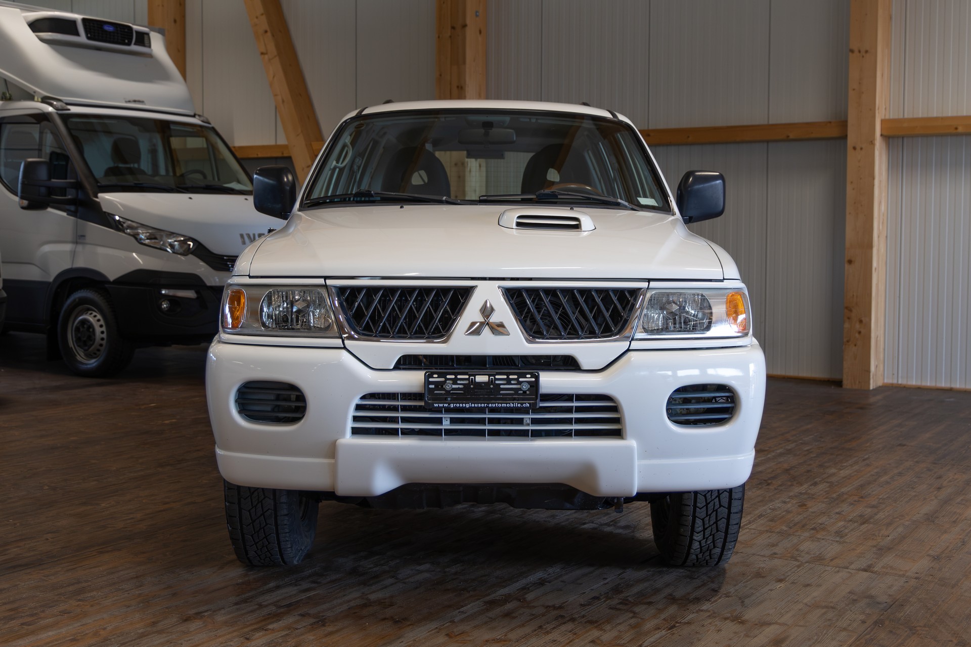 MITSUBISHI Pajero Sport 2.5TD Instyle-showroom-element-1