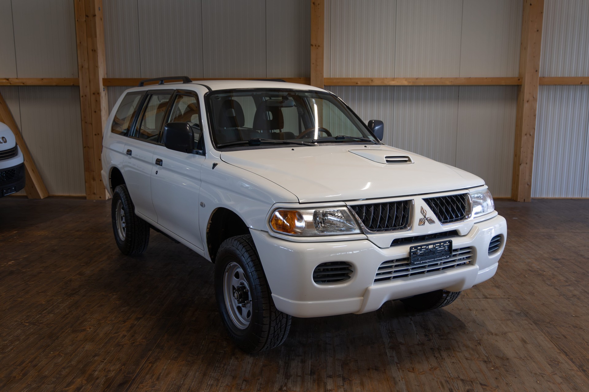 MITSUBISHI Pajero Sport 2.5TD Instyle-showroom-element-2