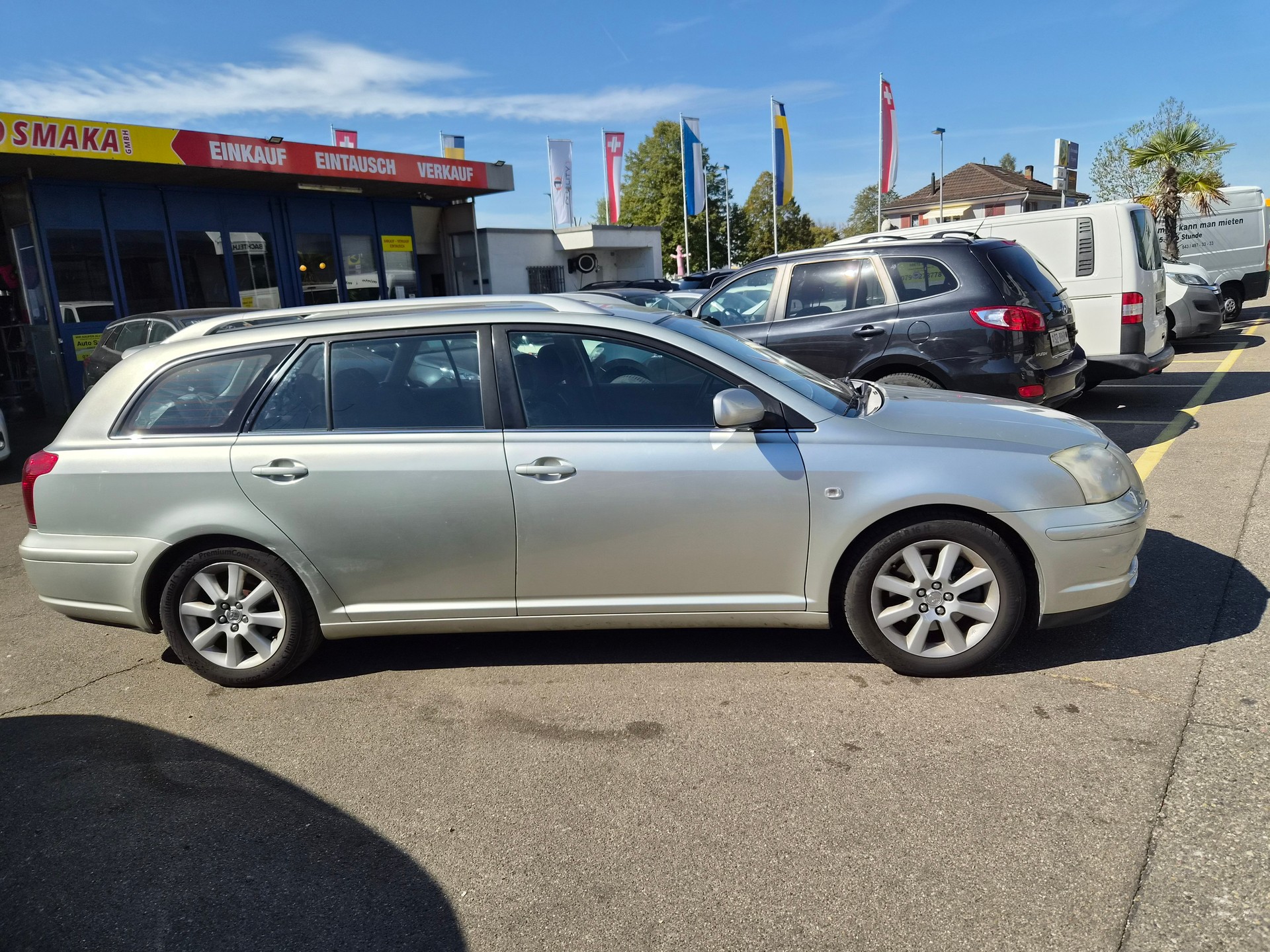 TOYOTA Avensis 2.0 D4 VVT-i Linea Sol Sportswagon-showroom-element-1