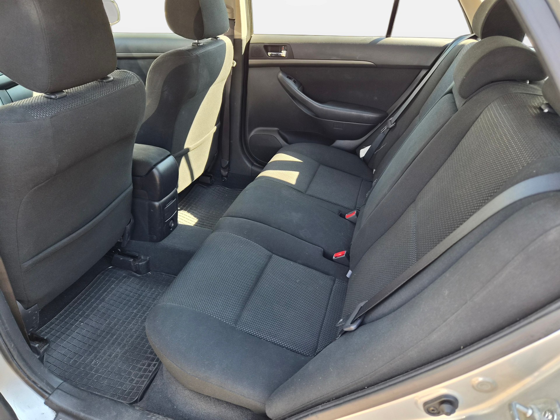 TOYOTA Avensis 2.0 D4 VVT-i Linea Sol Sportswagon-image-9