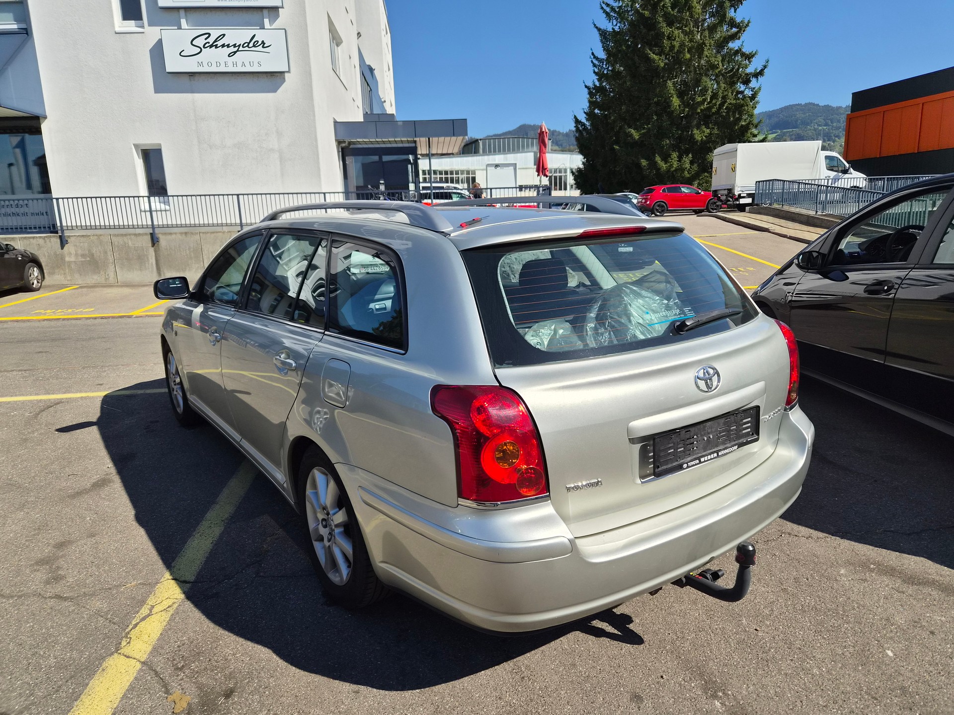 TOYOTA Avensis 2.0 D4 VVT-i Linea Sol Sportswagon-showroom-element-3