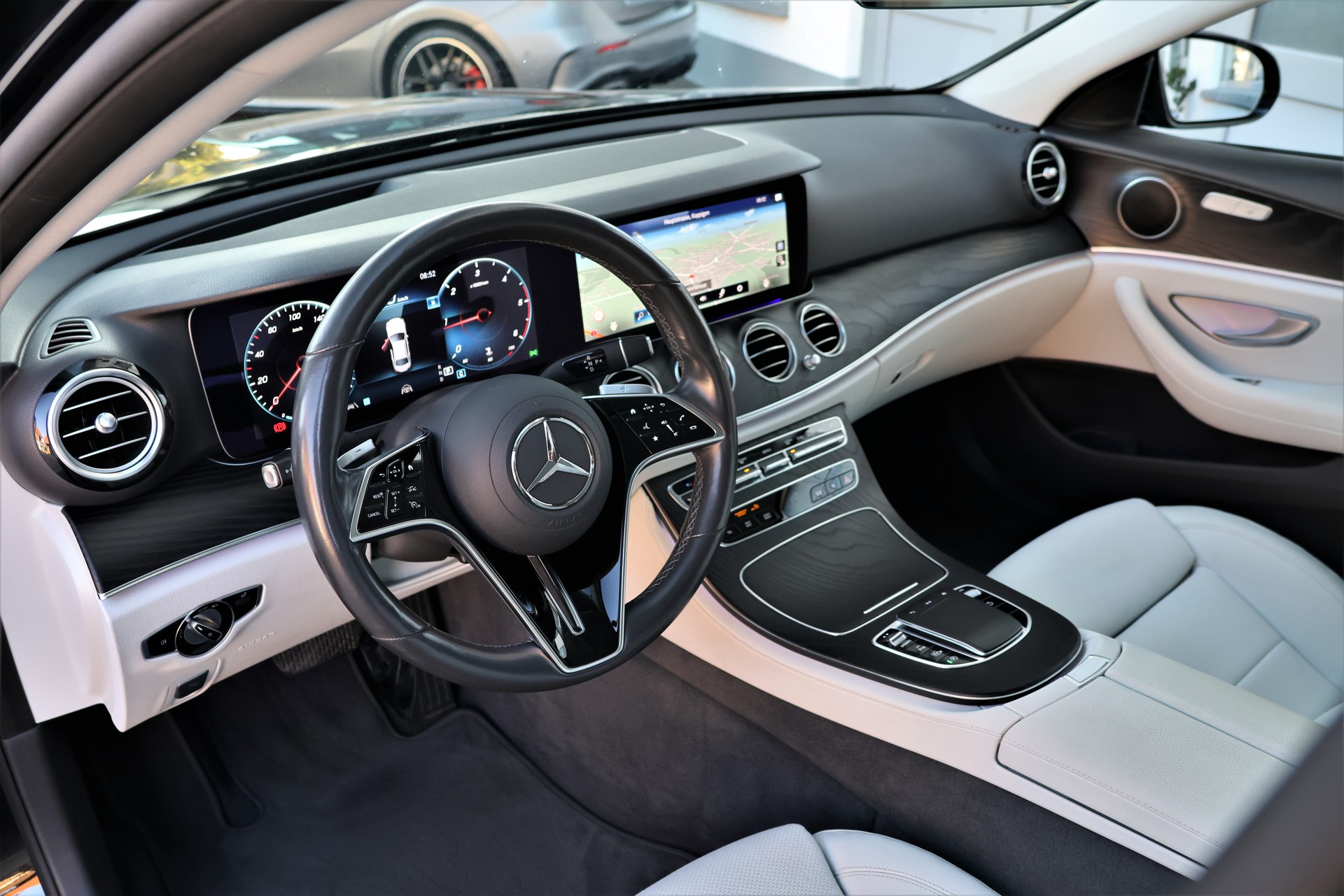 MERCEDES-BENZ E 220 d AMG Line 9G-Tronic-image-10