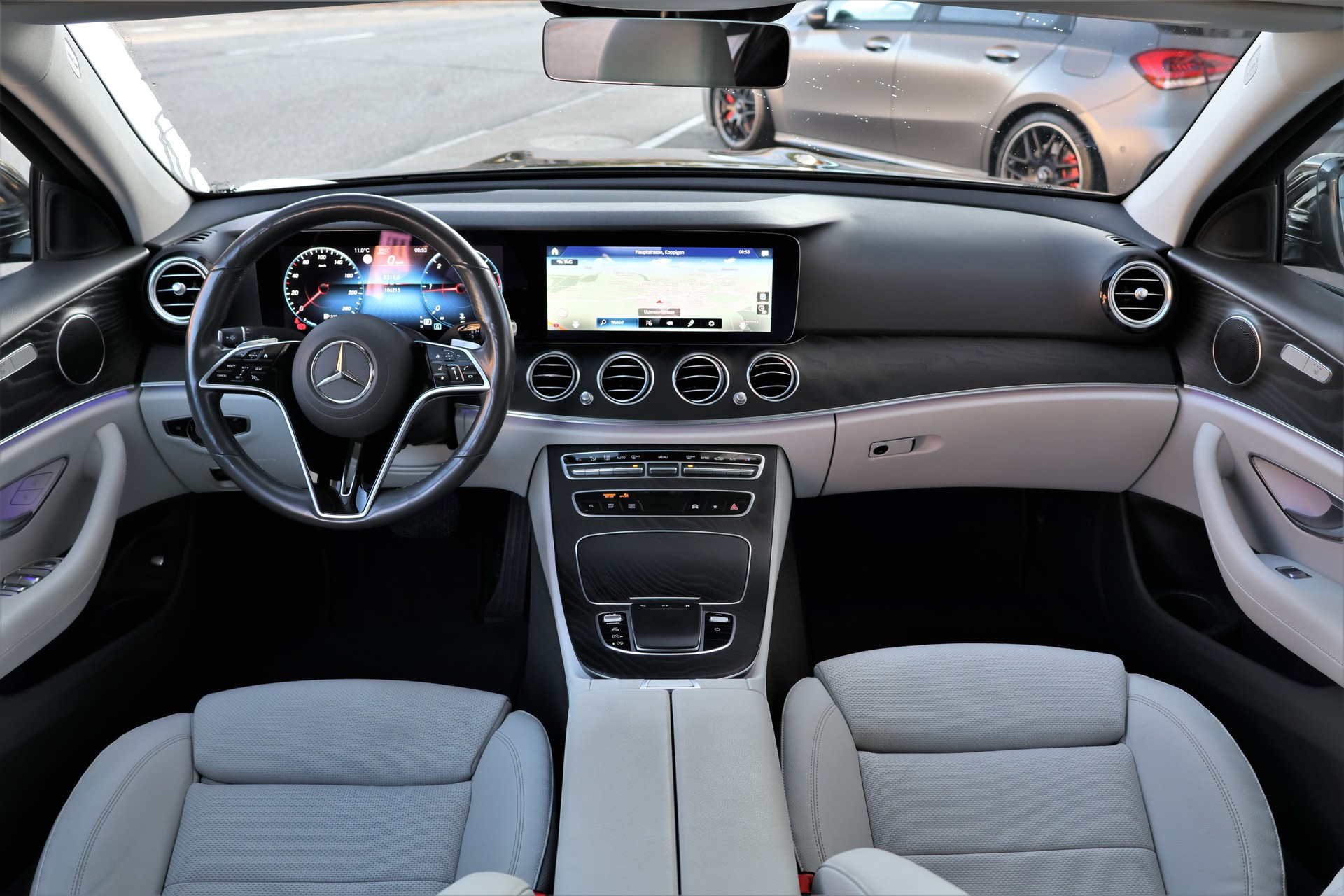 MERCEDES-BENZ E 220 d AMG Line 9G-Tronic-image-16