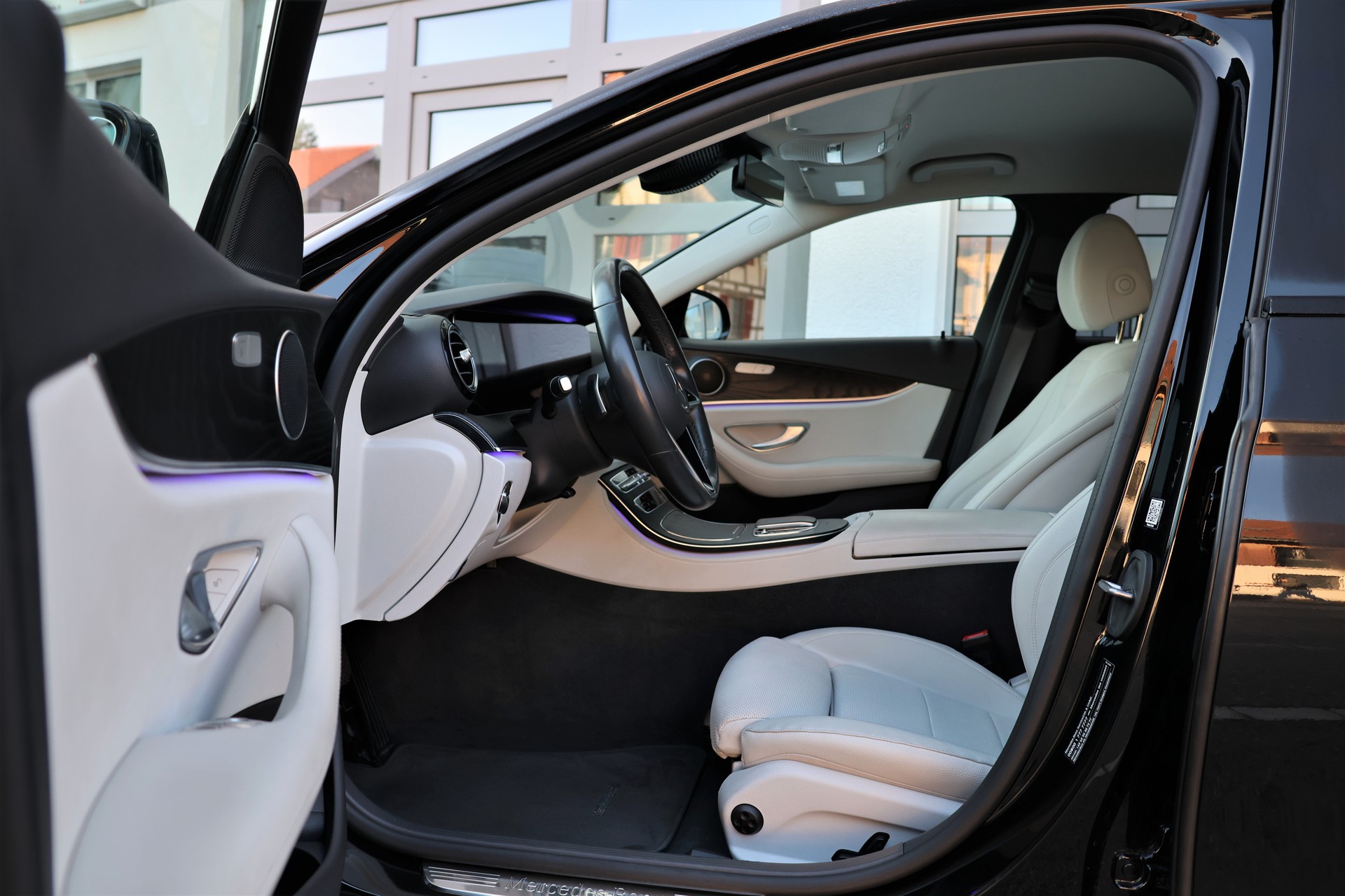 MERCEDES-BENZ E 220 d AMG Line 9G-Tronic-image-9