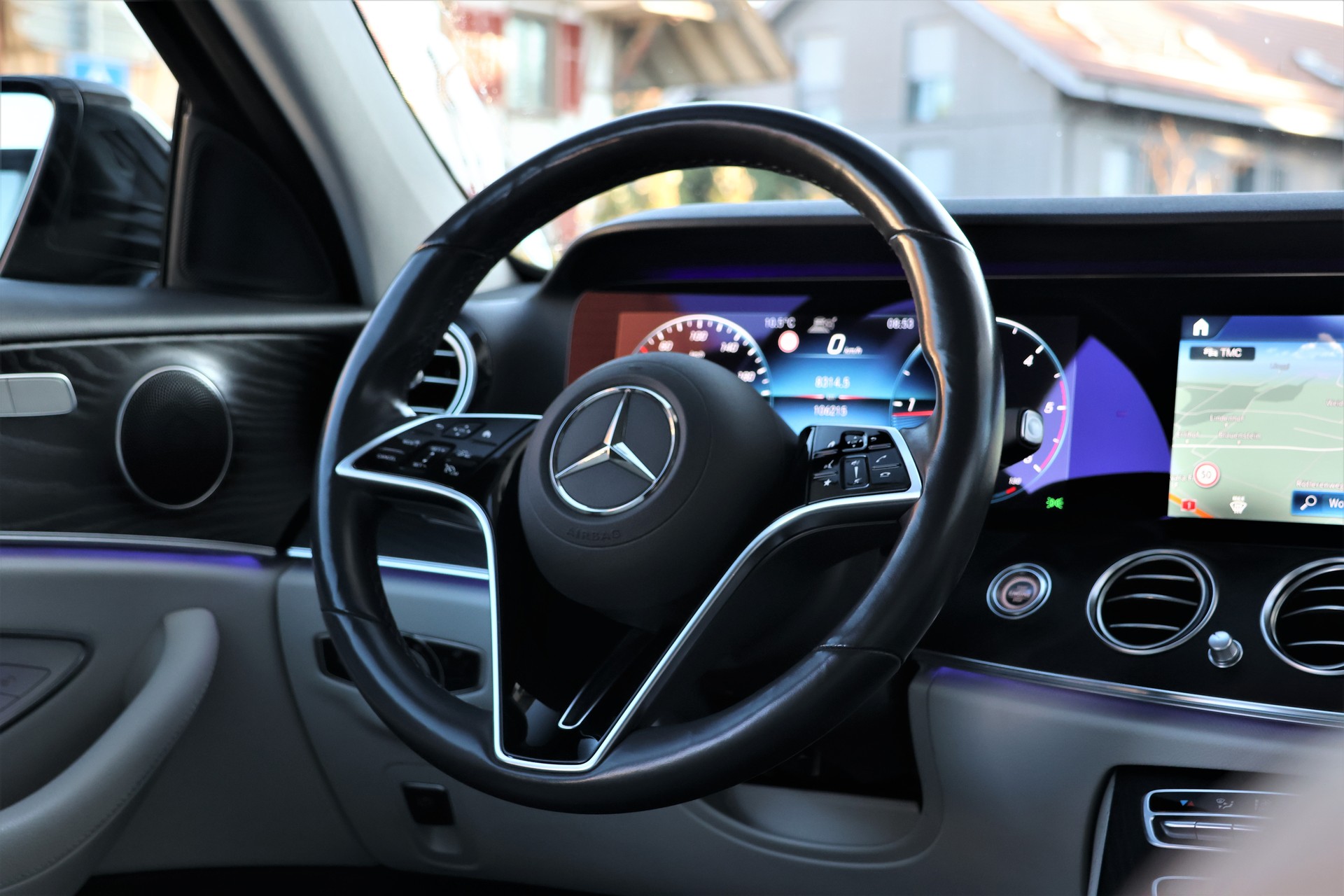MERCEDES-BENZ E 220 d AMG Line 9G-Tronic-image-15