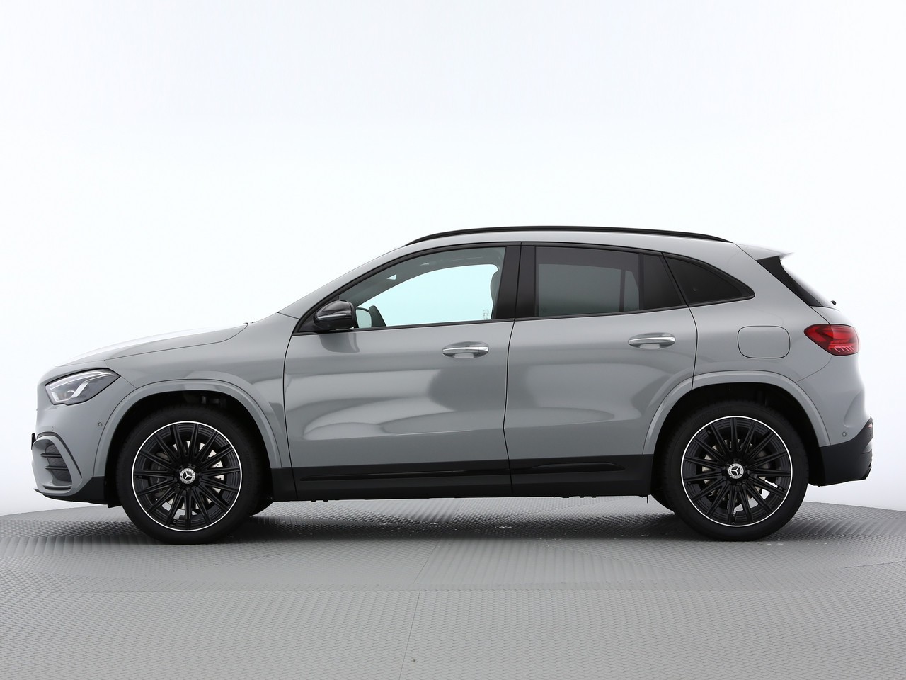 MERCEDES-BENZ GLA 220d 4Matic 8G-DCT-showroom-element-2