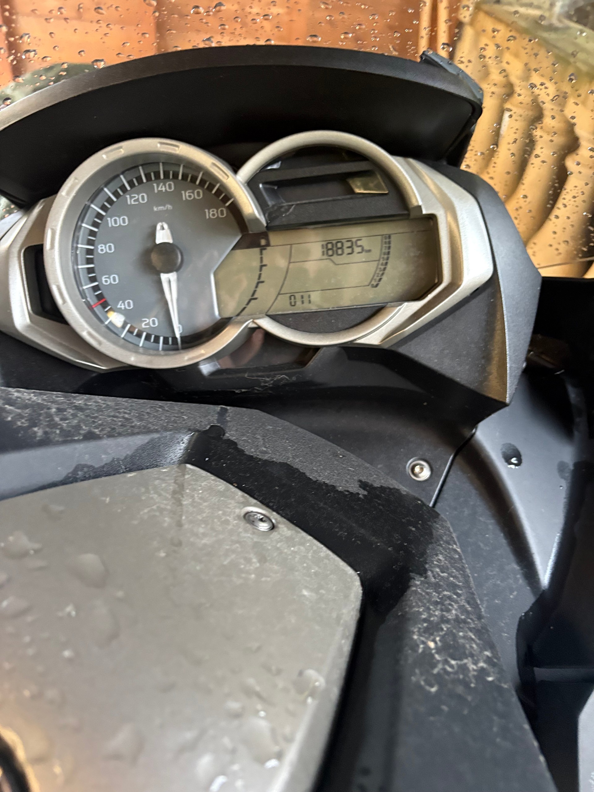 BMW BMW C650 GT | 18'835 km | Batterie Neuve | Top Case BMW + Sac + Housse-image-3